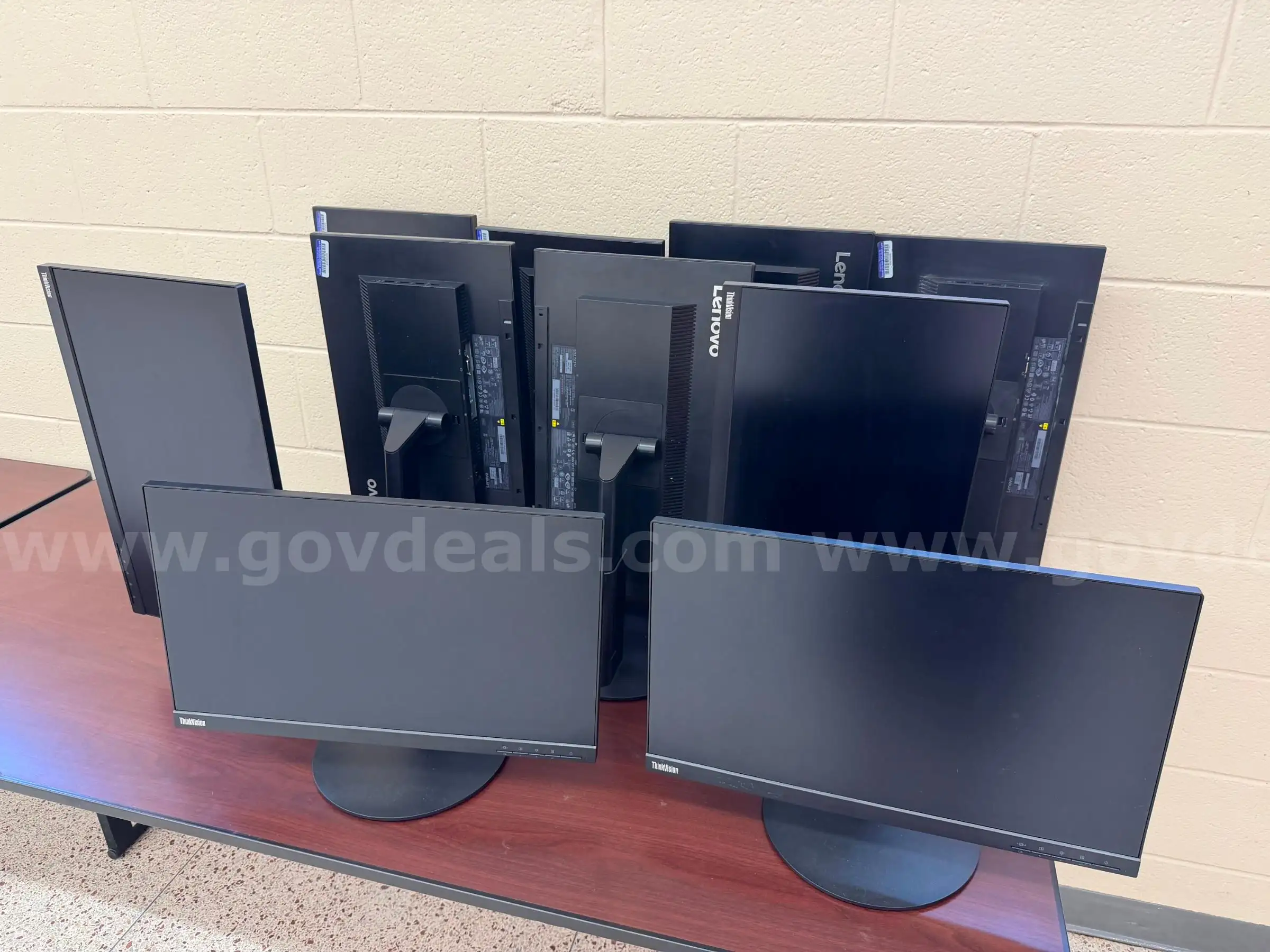 Lot of 10 Lenovo 22 Monitors *No Shipping