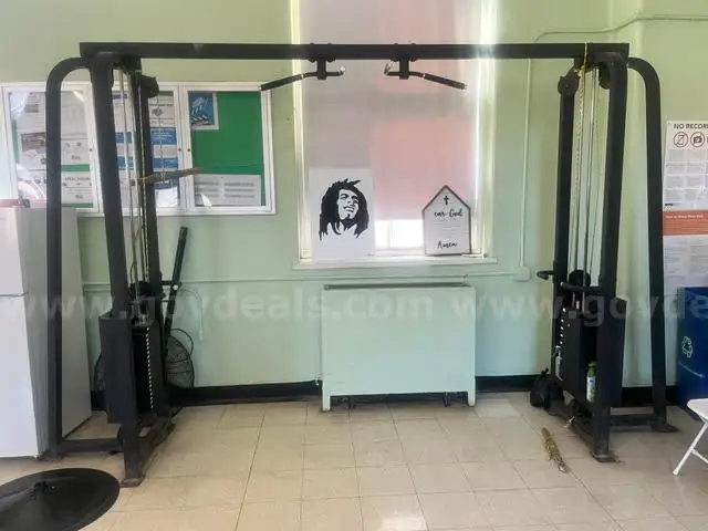 7 items- exercise equipment - Weights