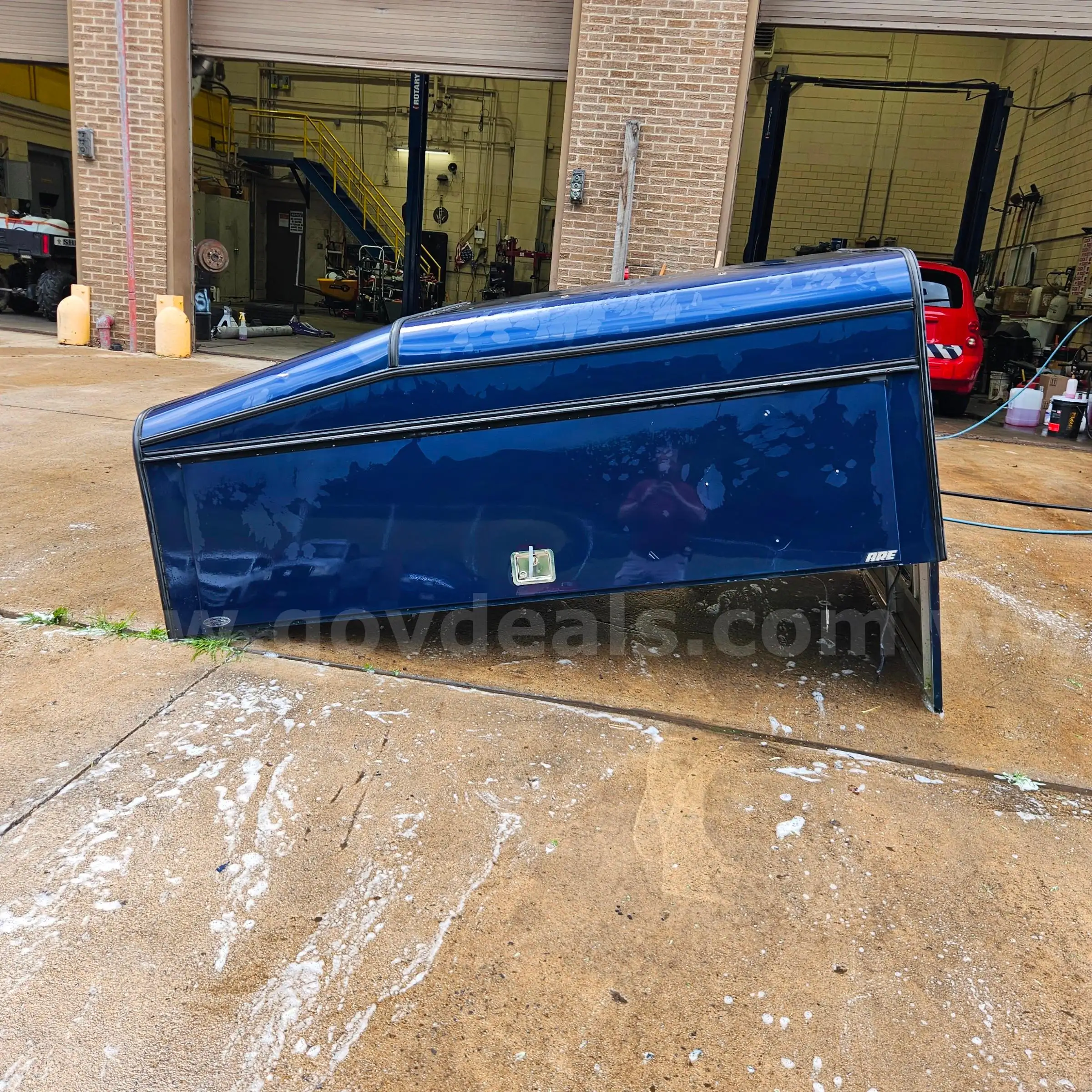 Truck bed cap for pickup truck