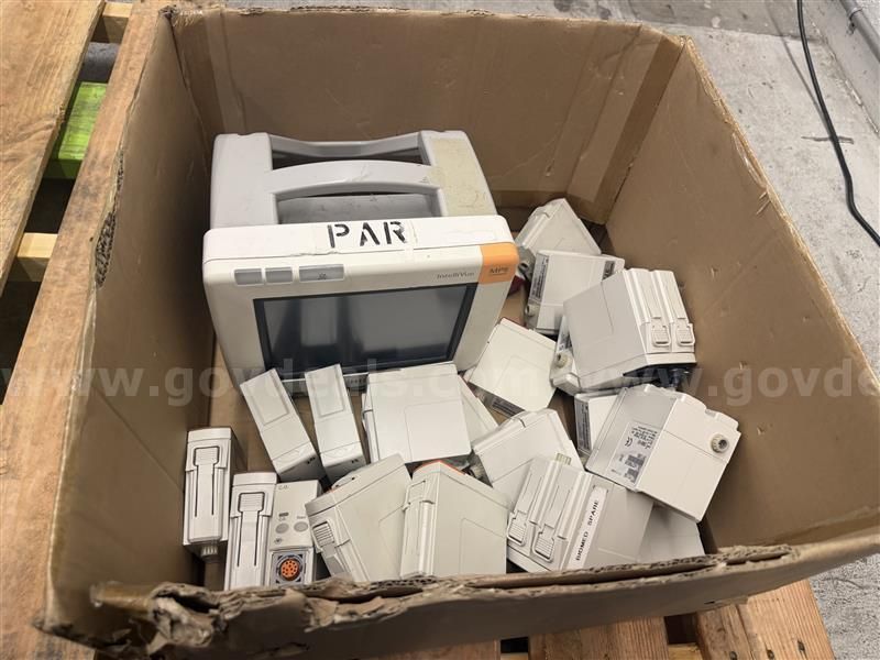 PHILIPS MP5 PATIENT MONITOR SN#DE74808098 PLUS VARIOUS OF MODULES