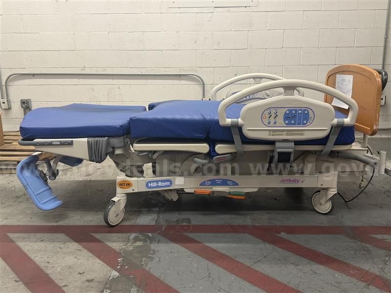 HILL-ROM P3700 AFFINITY 4 BIRTHING BED SN#J205AA9400