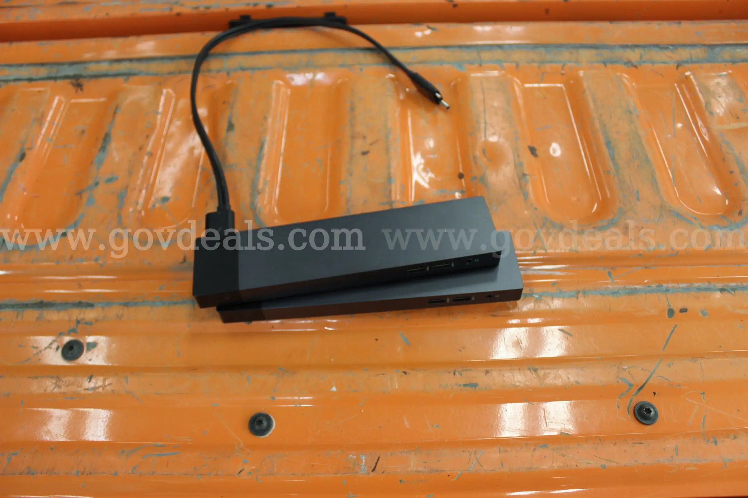 Lot of two Hewlett-Packard HP elite thunderbolt 3.
