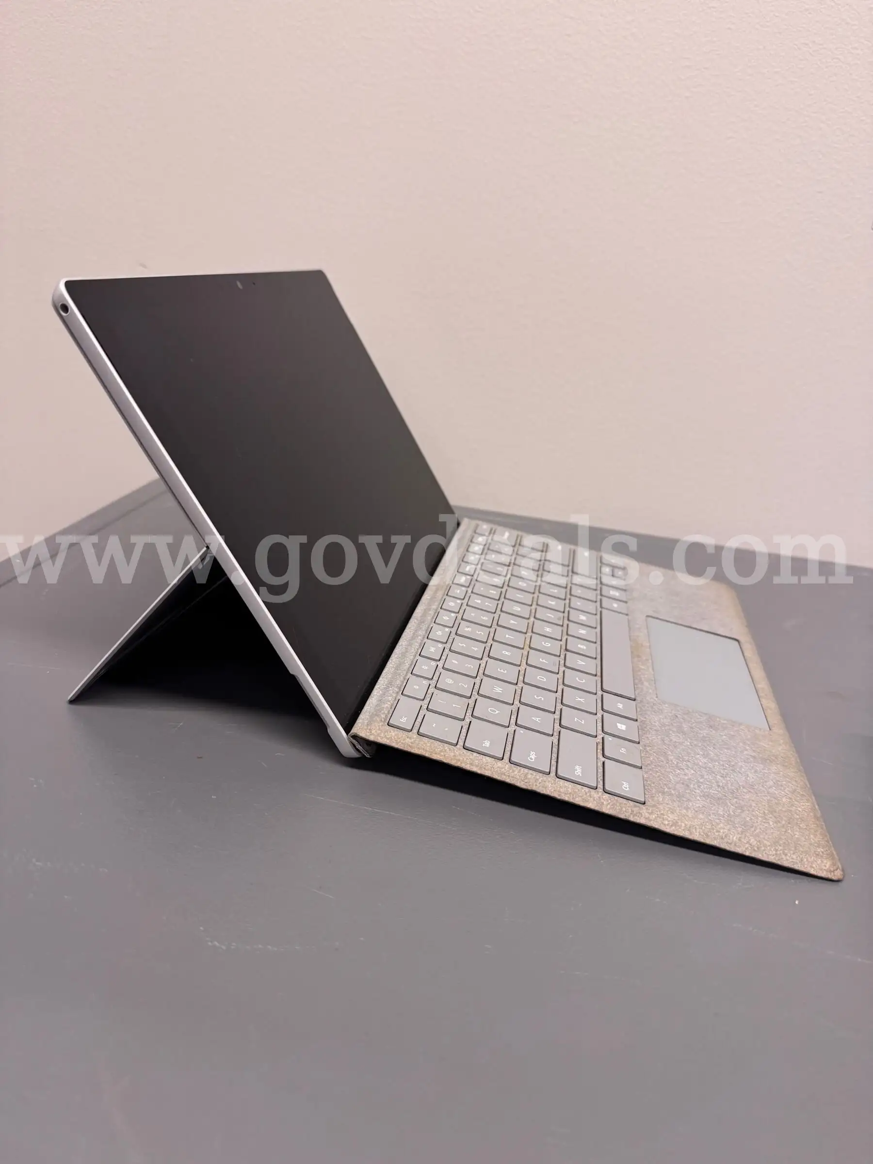 Microsoft Surface Pro 6 - 256GB i5 8GB M1796