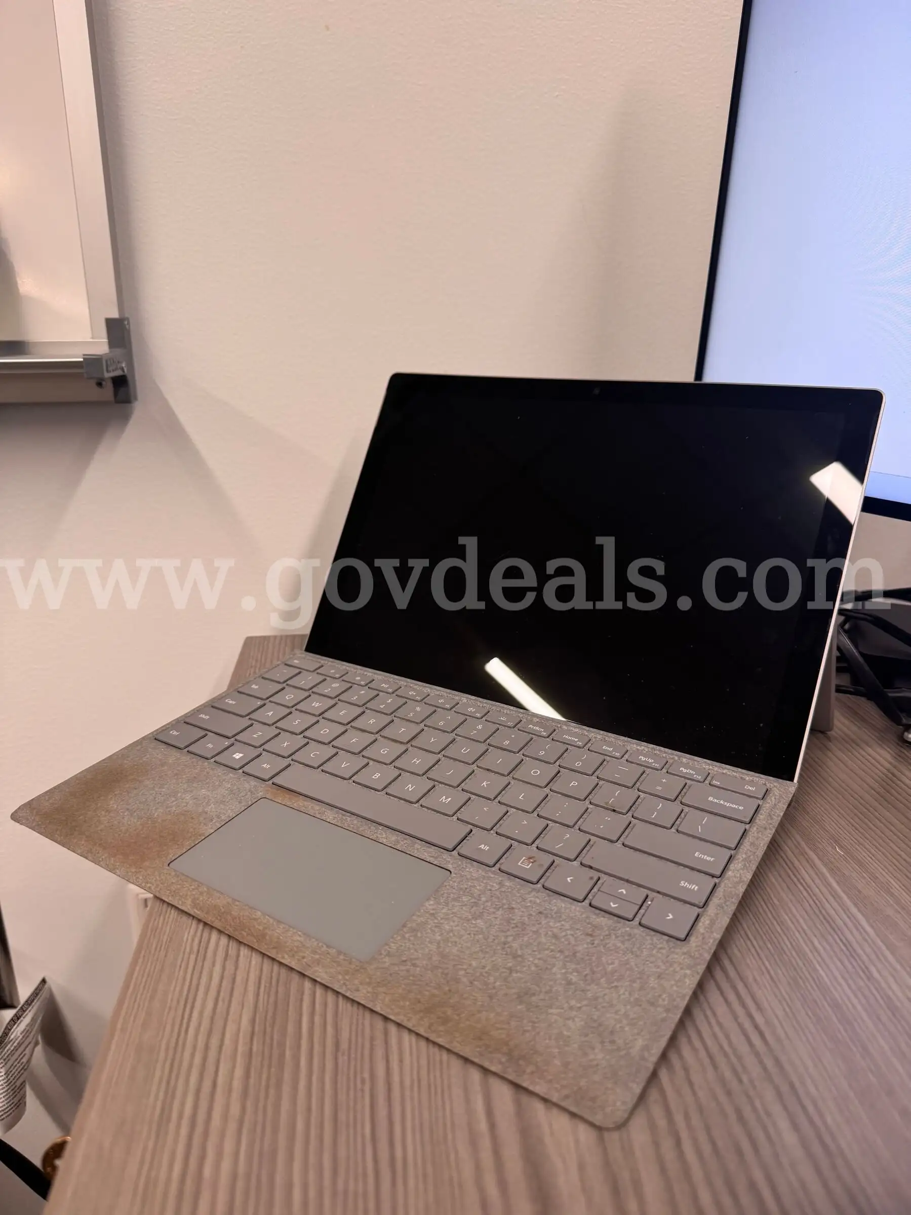Microsoft Surface Pro 5 (Lot of 1)