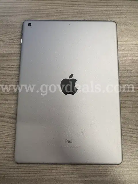 Apple iPad 6th Generation (32 GB) (Lot of 1)