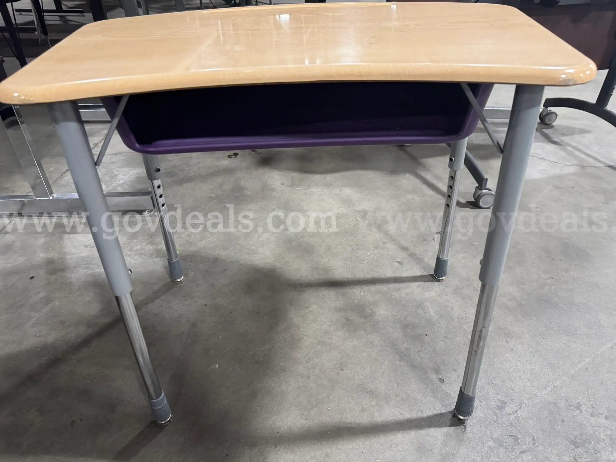 Student Desks Lot 5 (Qty 20)