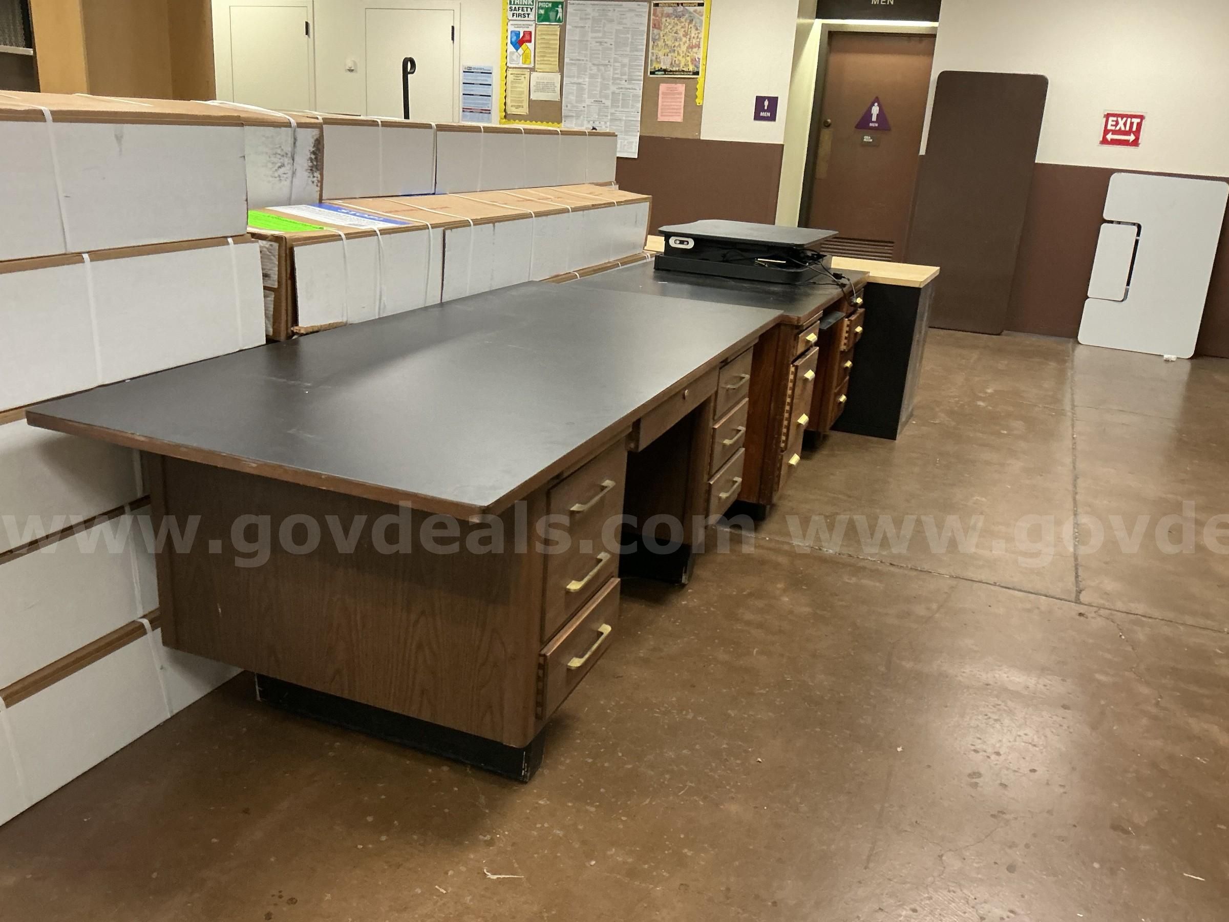LOT OF DESKS TABLES