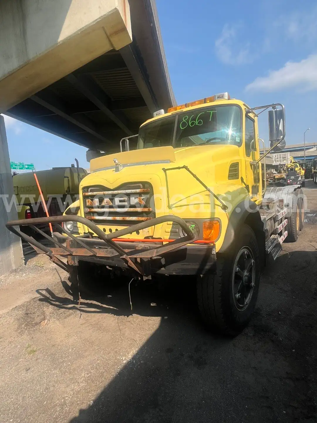 2004 Mack CV713 Granite