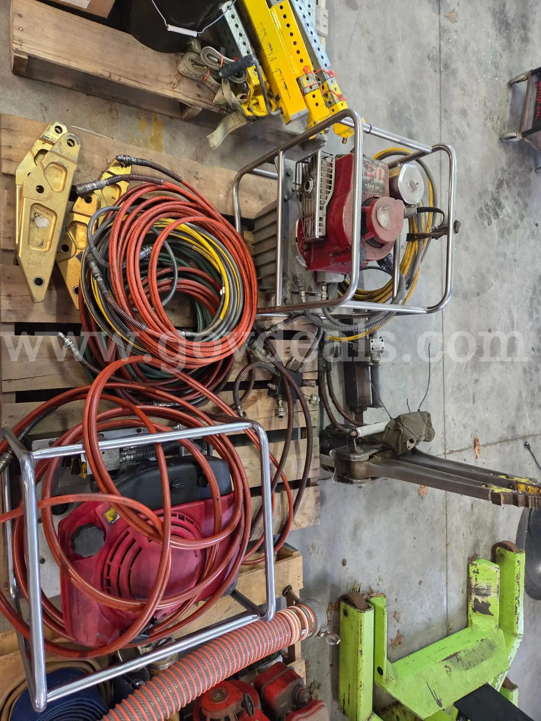 2 Hydraulic Pumps Jaws Jaws Ext Ram and Hoses