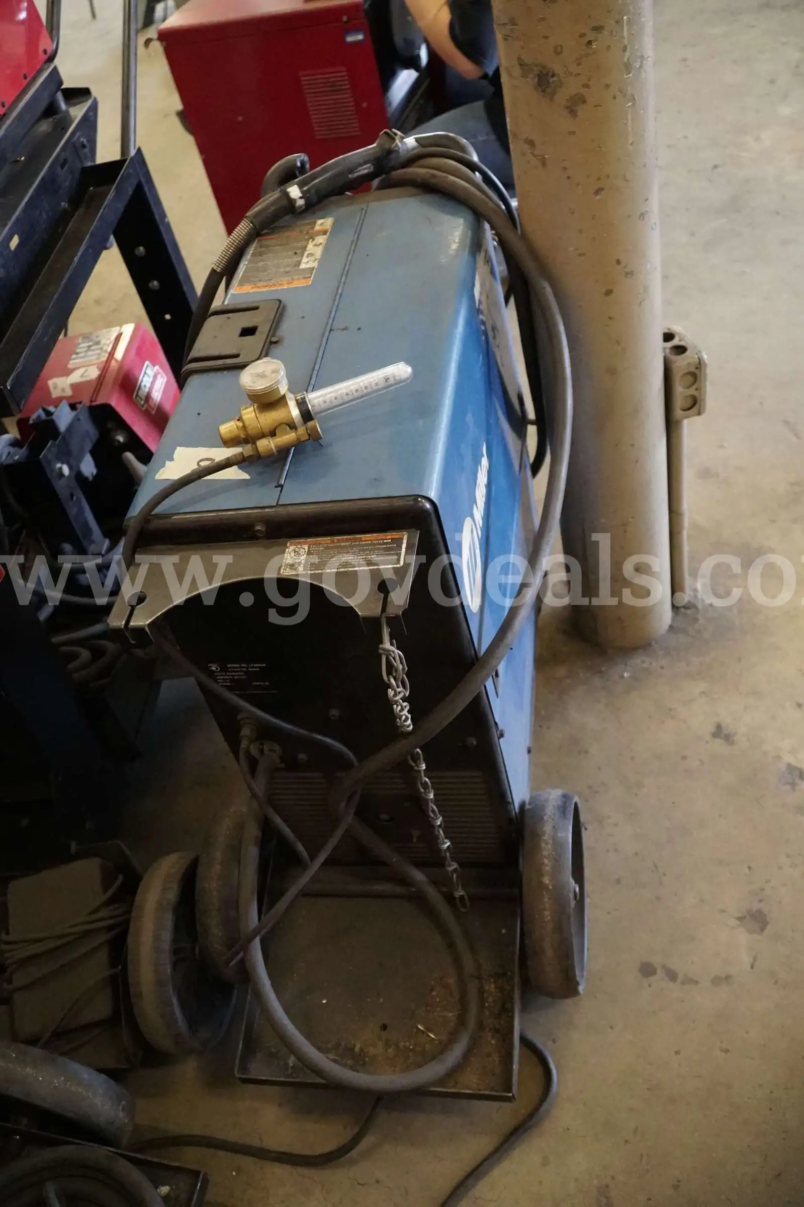 WELDING MACHINE 8 MILLERMATIC 251