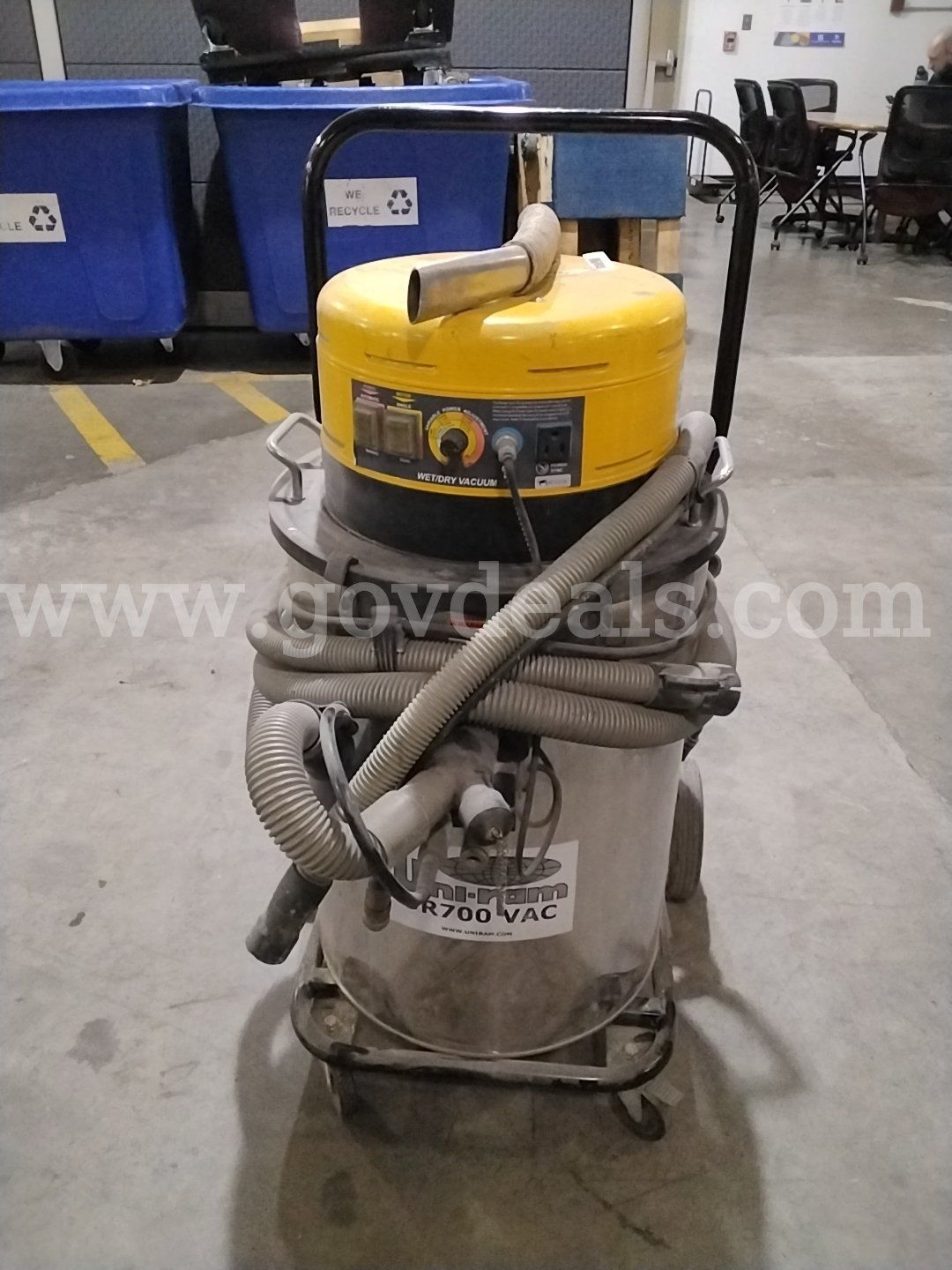 Uni-Ram Wet Dry Vacuum