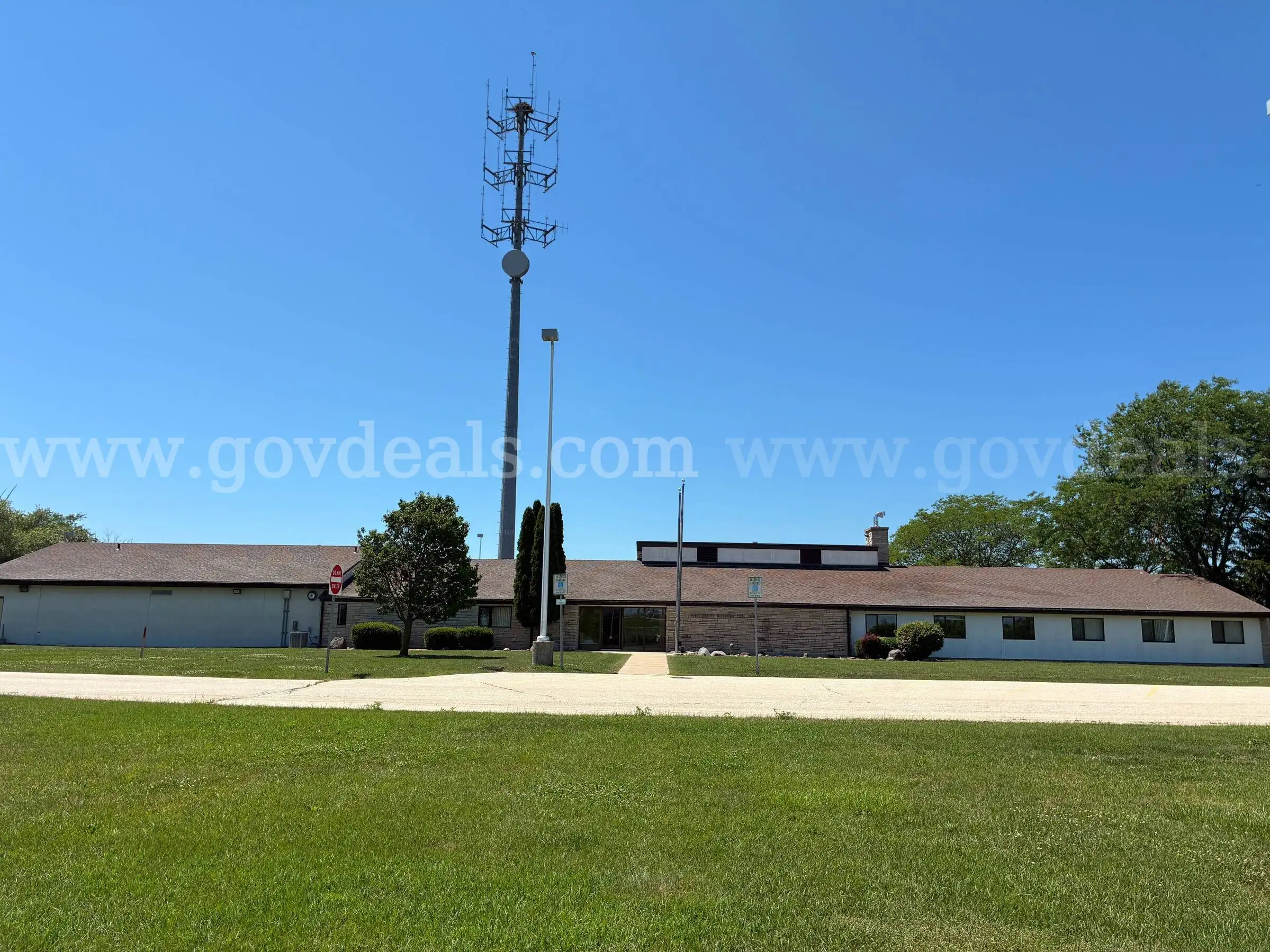 Former State Patrol Building in Fond du lac WI on 4.292 Acres