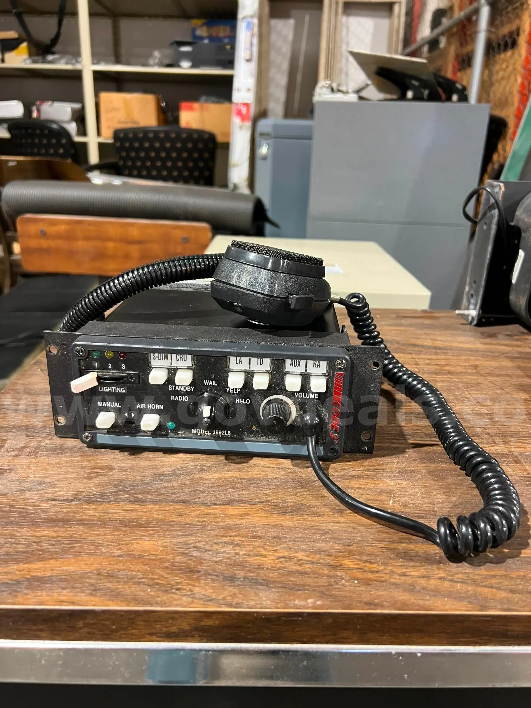 Code 3 Model 3892L6 Siren Light controller with microphone (2)