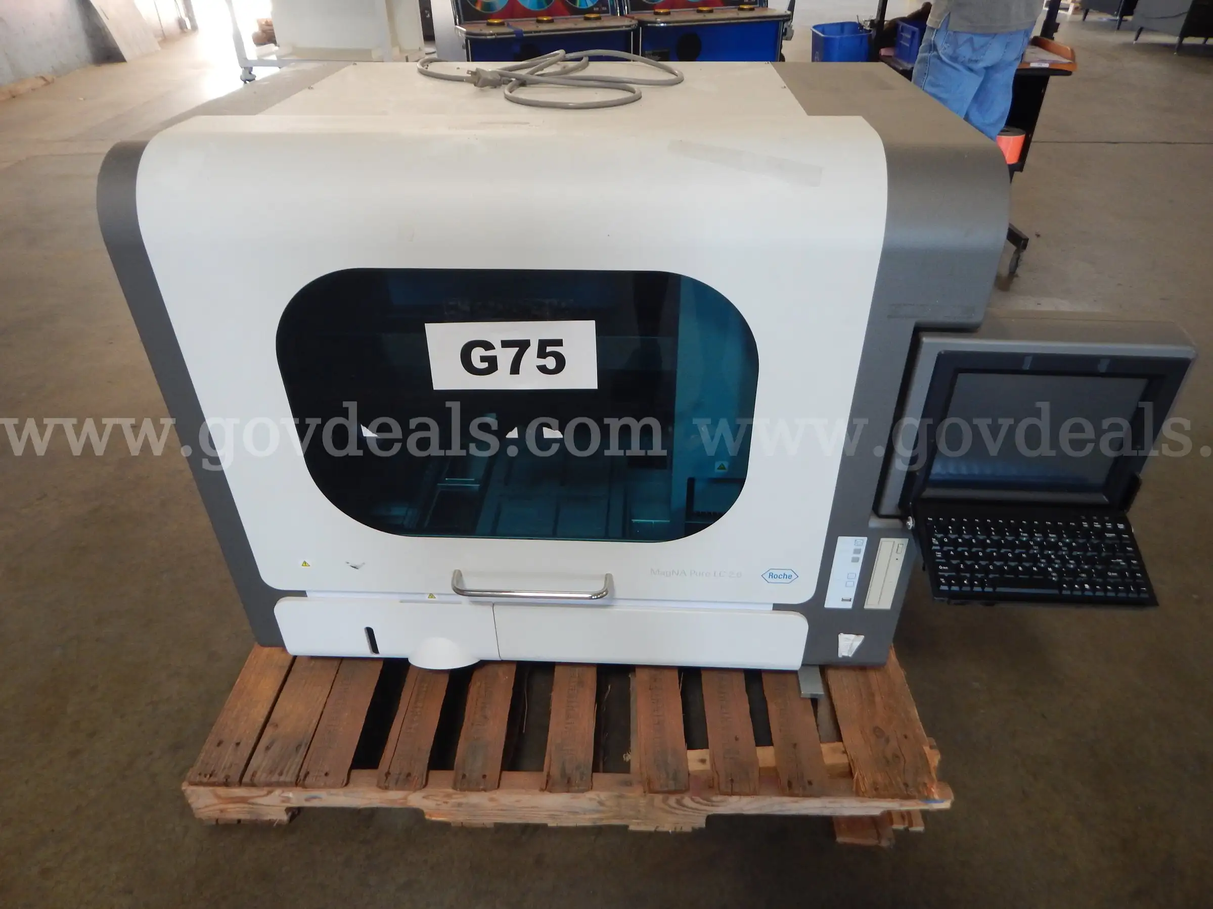Lot G75 - (1) Roche Magna Pure LC 2.0