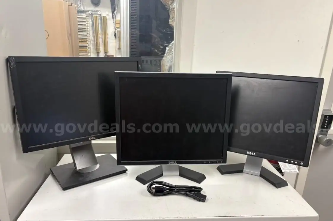 17x Dell Monitors 2x HP Monitors