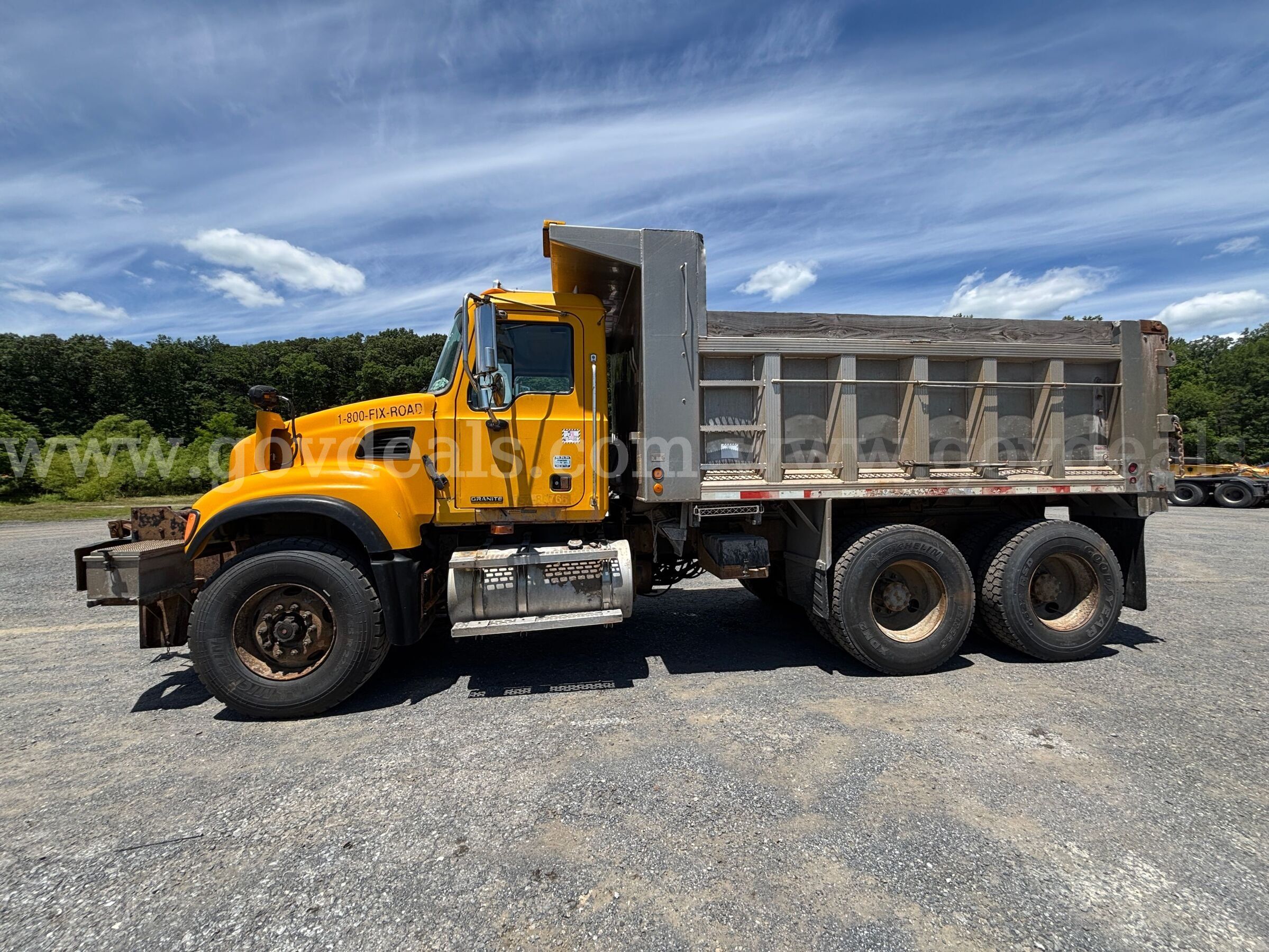 2004 Mack Flink Tenc CV713 Granite