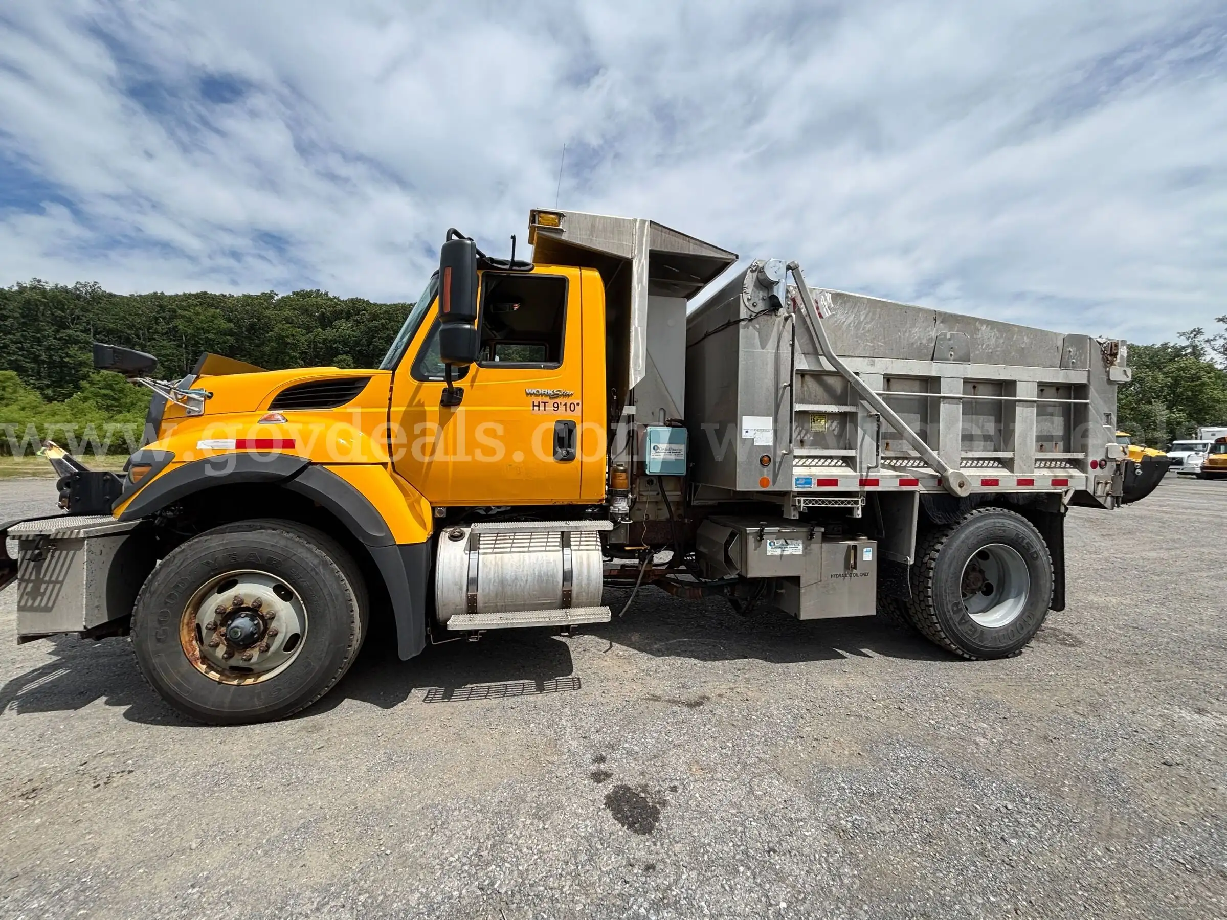 2013 International F 7400 SFA Dump