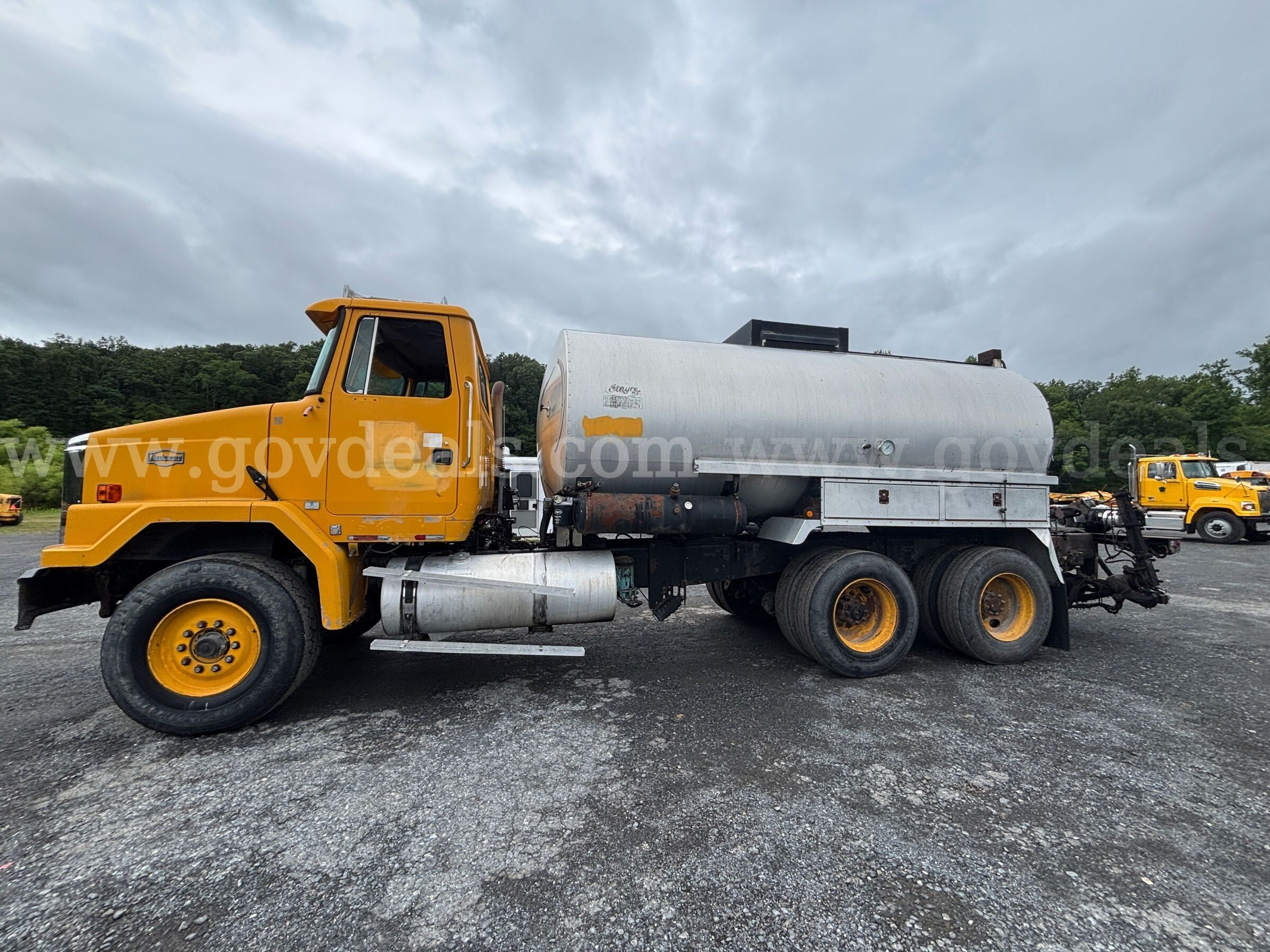 1993 WhiteGMC ACL