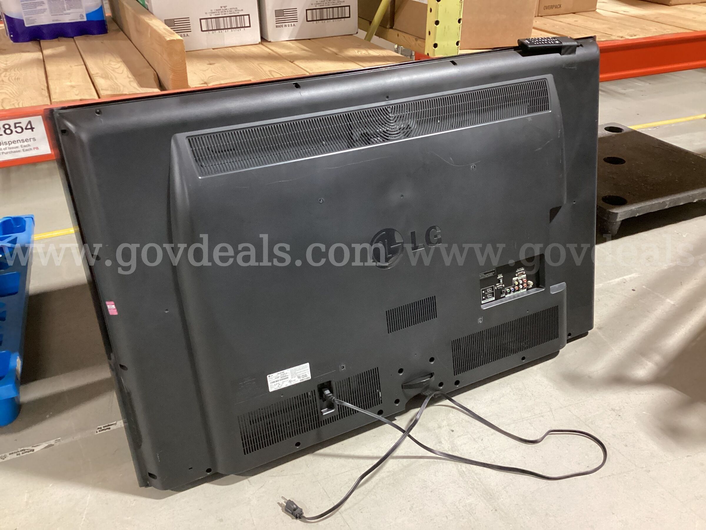 LG 55LD520C 55-Inch Class LCD Widescreen TV Display w Remote