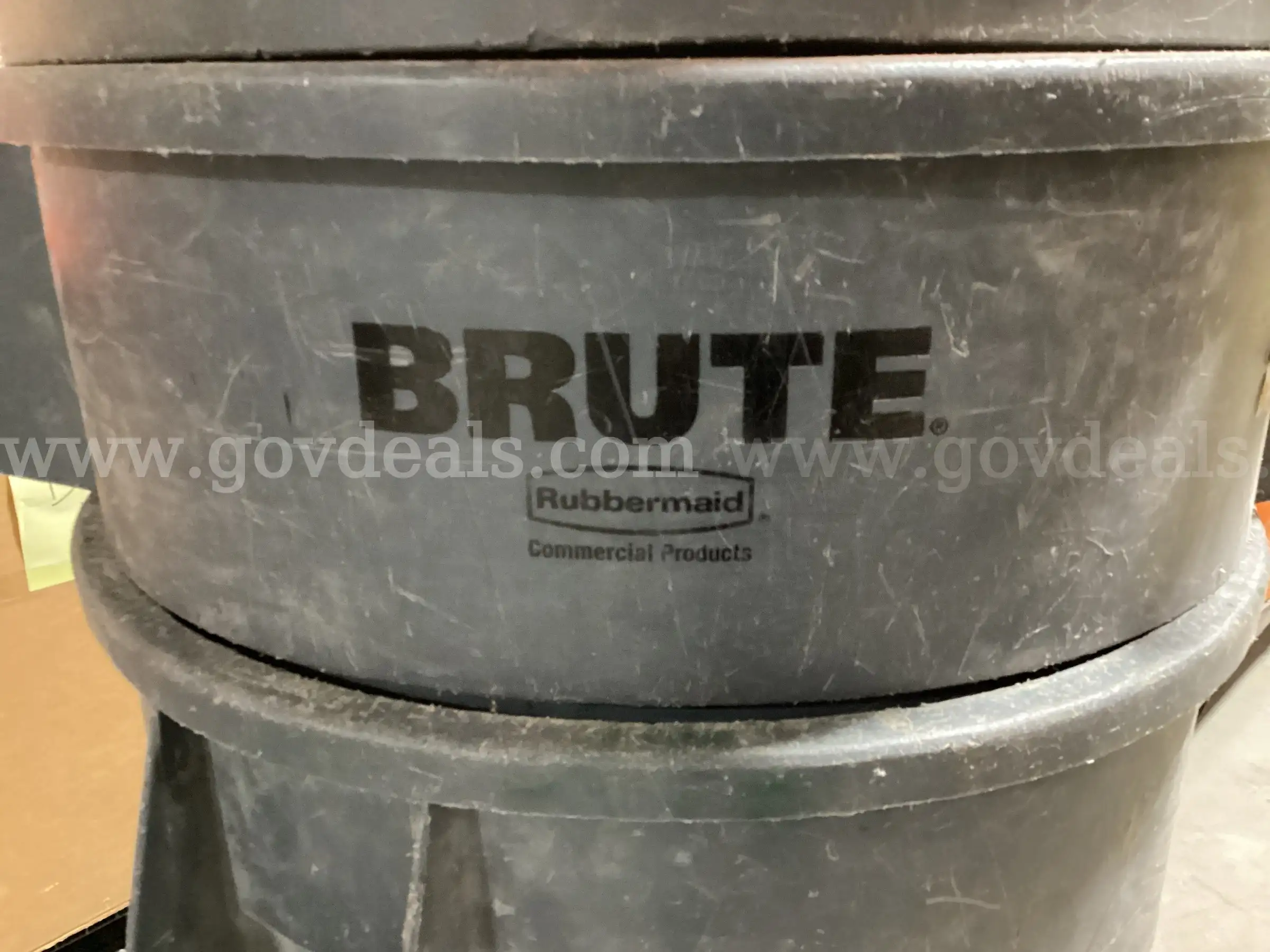 Lot of 4 Rubbermaid Commercial BRUTE Heavy-Duty Trash Cans Utility Containers