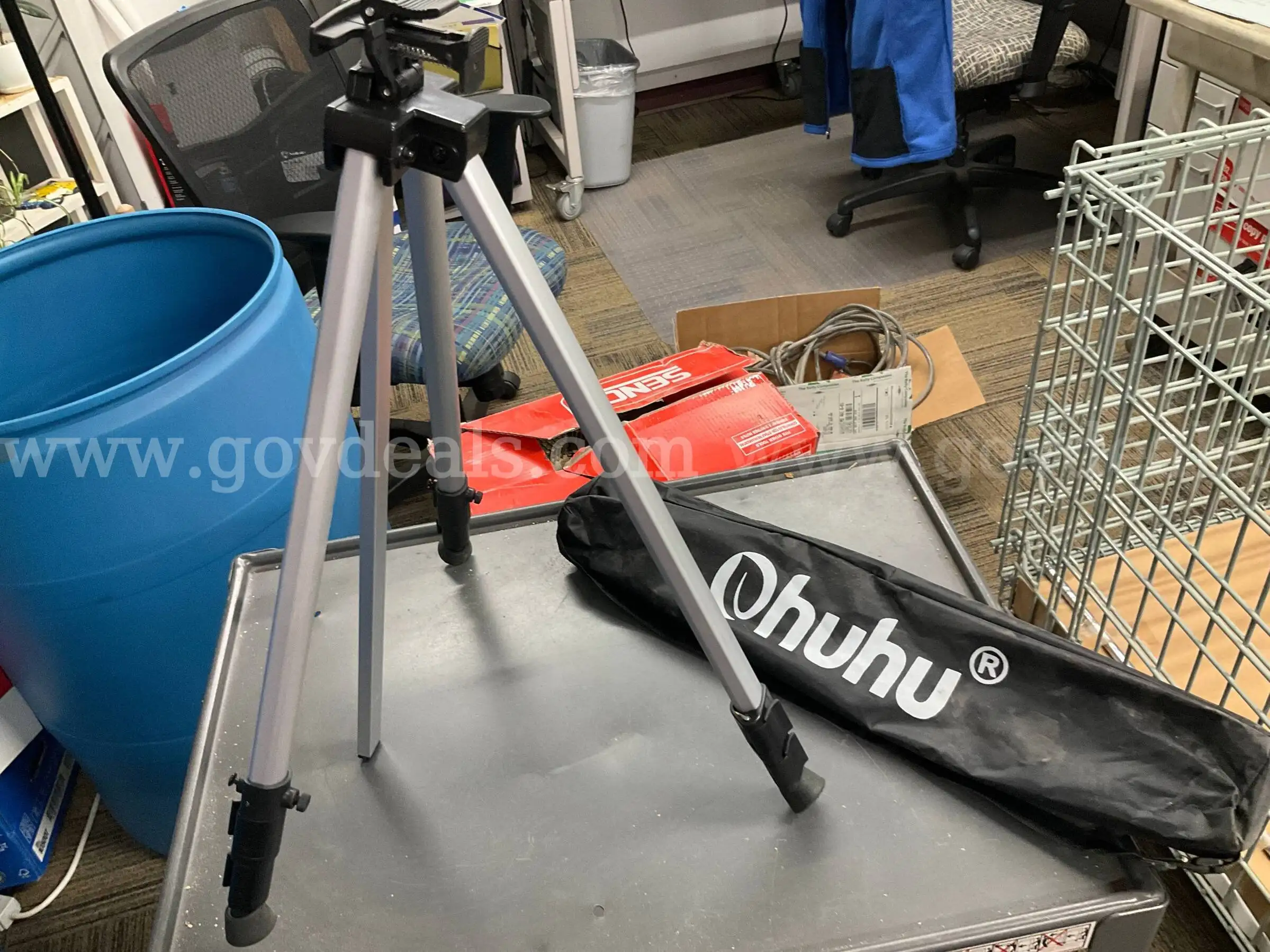 Lot of 4 Ohuhu Lightweight Portable Tripod Display Stand with Carrying Bag