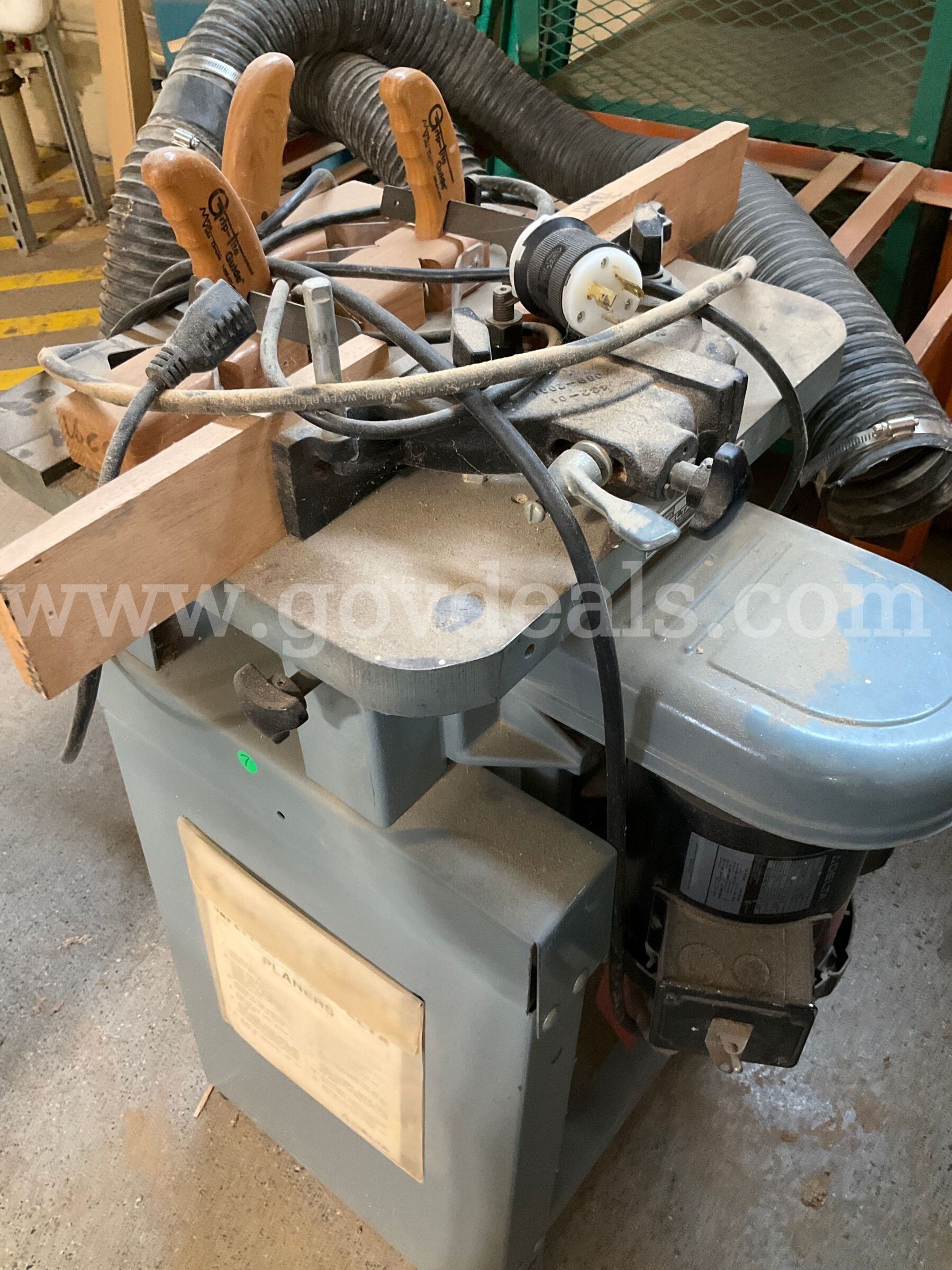 Delta Heavy-Duty Wood Shaper w 1 HP Motor & Grip-Tite Guides