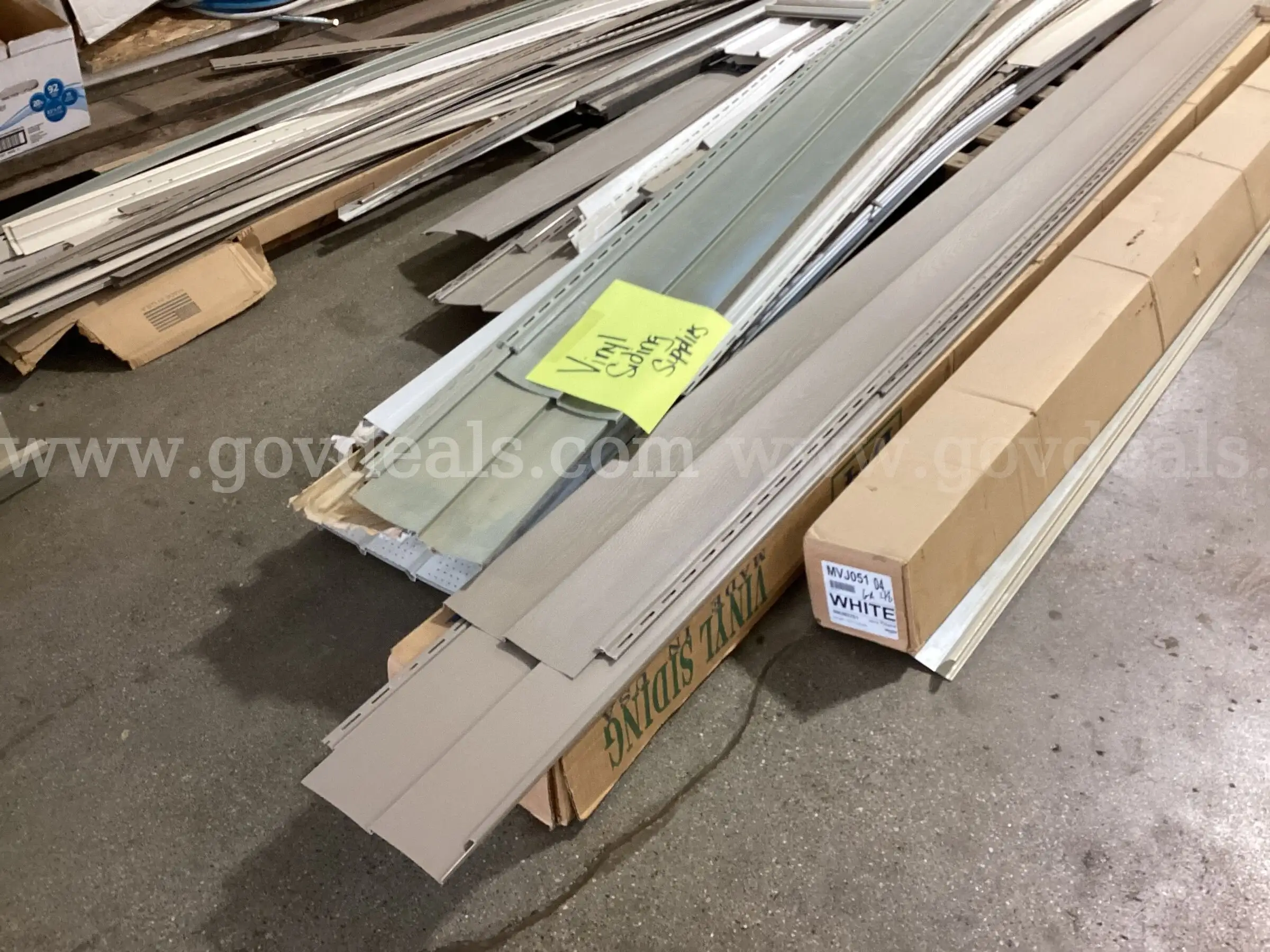 Assorted Vinyl Siding Material Lot Siding Panels Trim Stock Accessories & Extras