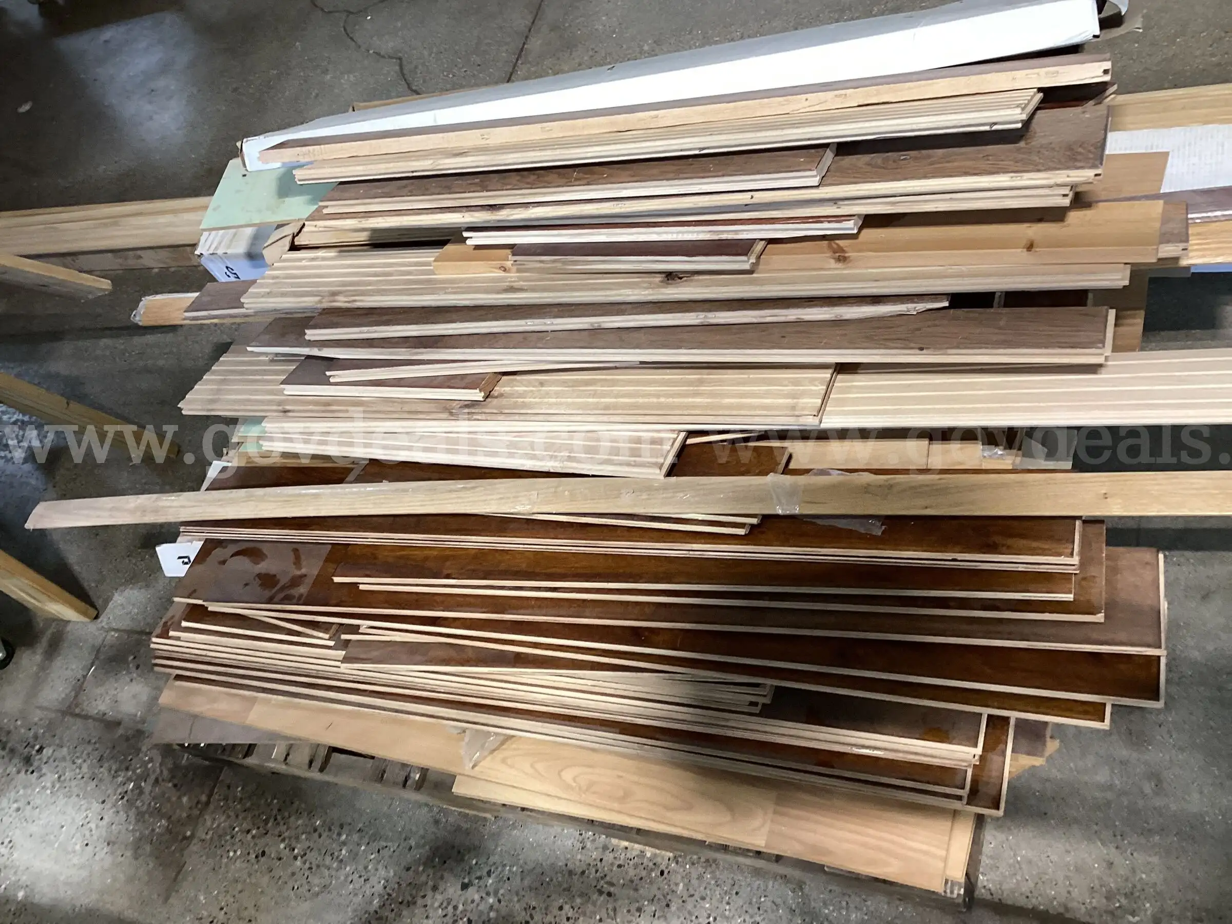 Assorted Hardwood Flooring & Wood Trim Lot Prefinished Planks Moulding & Scrap (Bulk Lot)