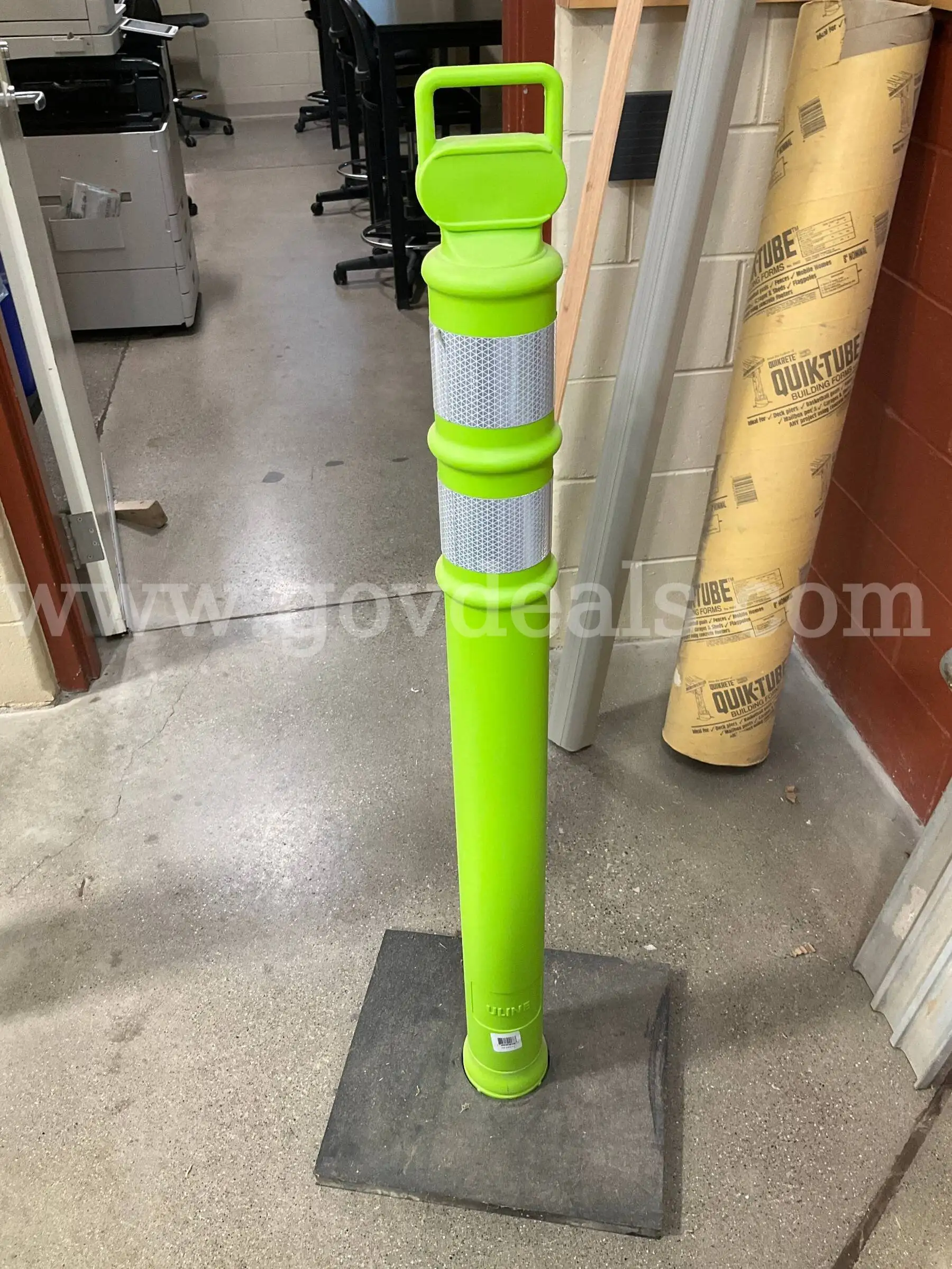 Set of 6 ULINE 45 High-Visibility Lime Delineator Posts with Rubber Bases
