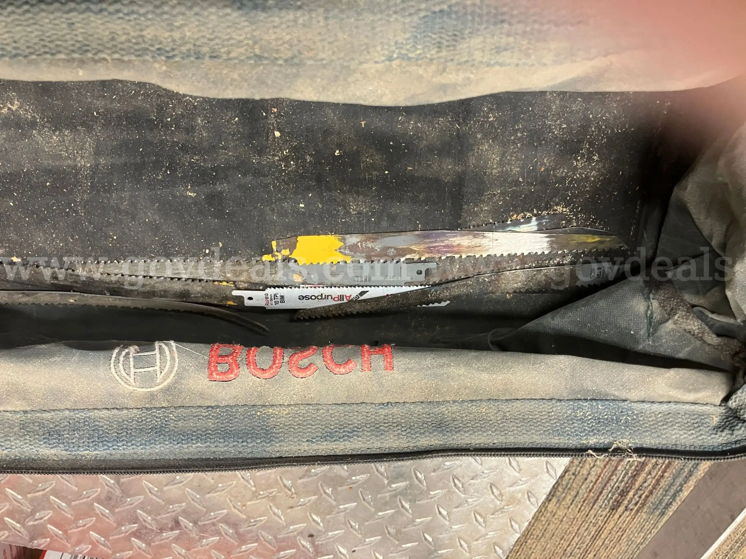 Bosch Canvas Tool Bag Duffel with Assorted Reciprocating Saw Blades