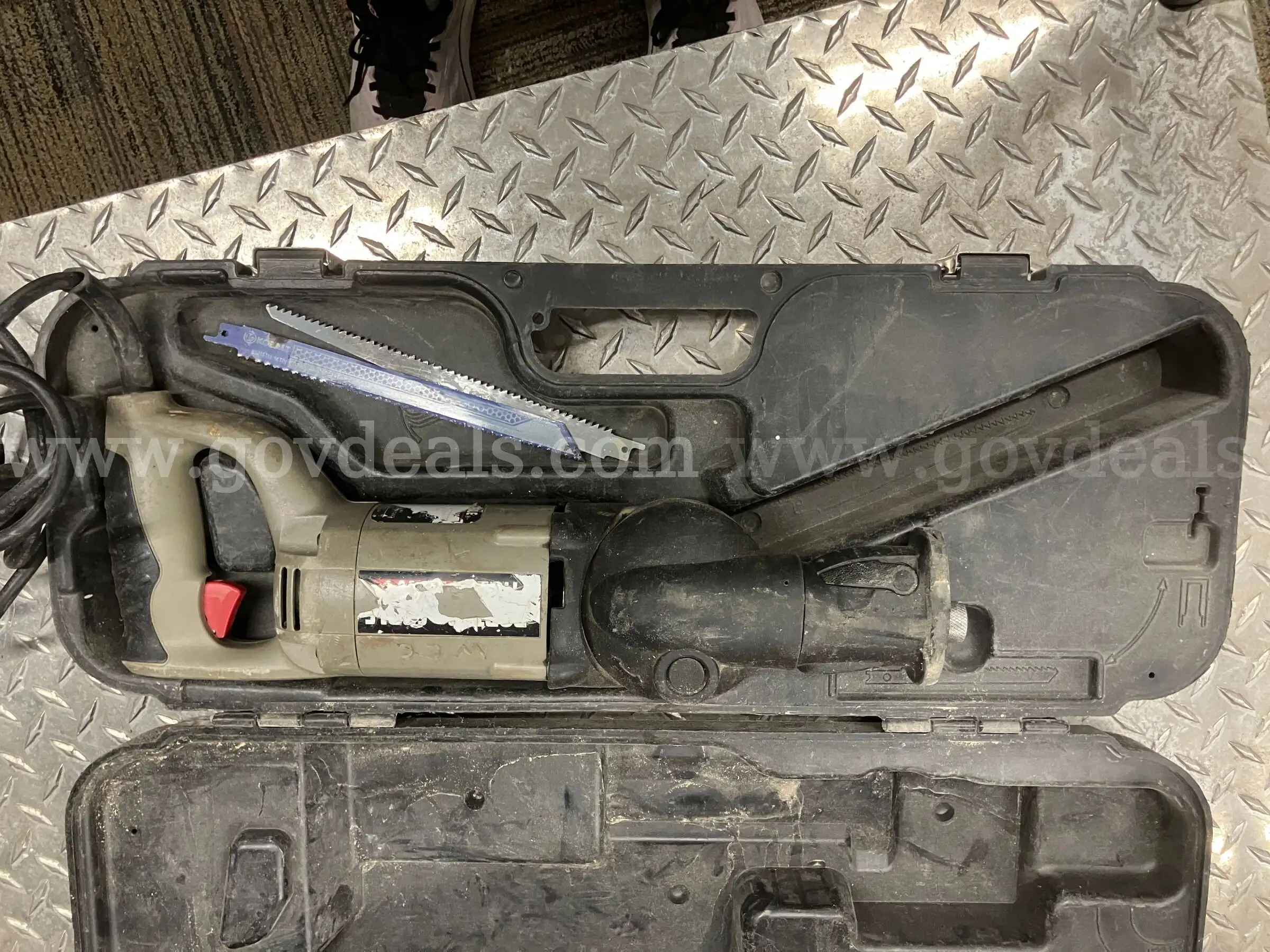 Porter-Cable Tiger Saw Corded Reciprocating Saw w Hard Case & Blades