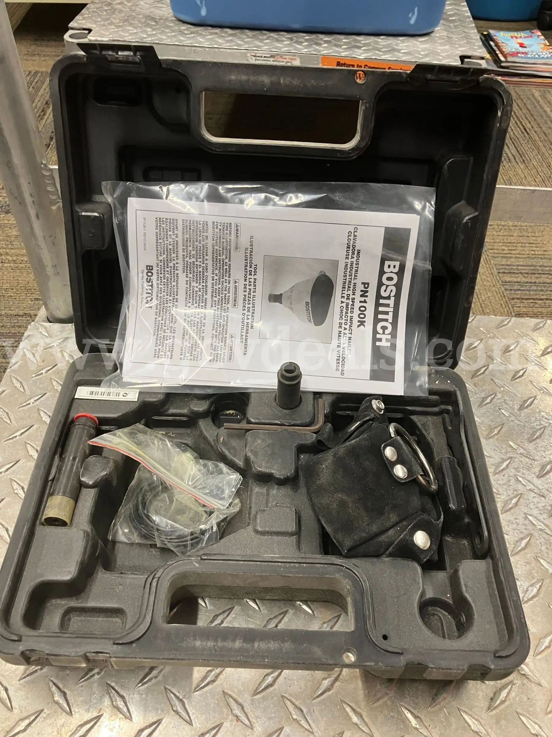 Bostitch PN100K Industrial Impact Palm Nailer Kit Case with Accessories & Manual PALM NAILER TOOL BO