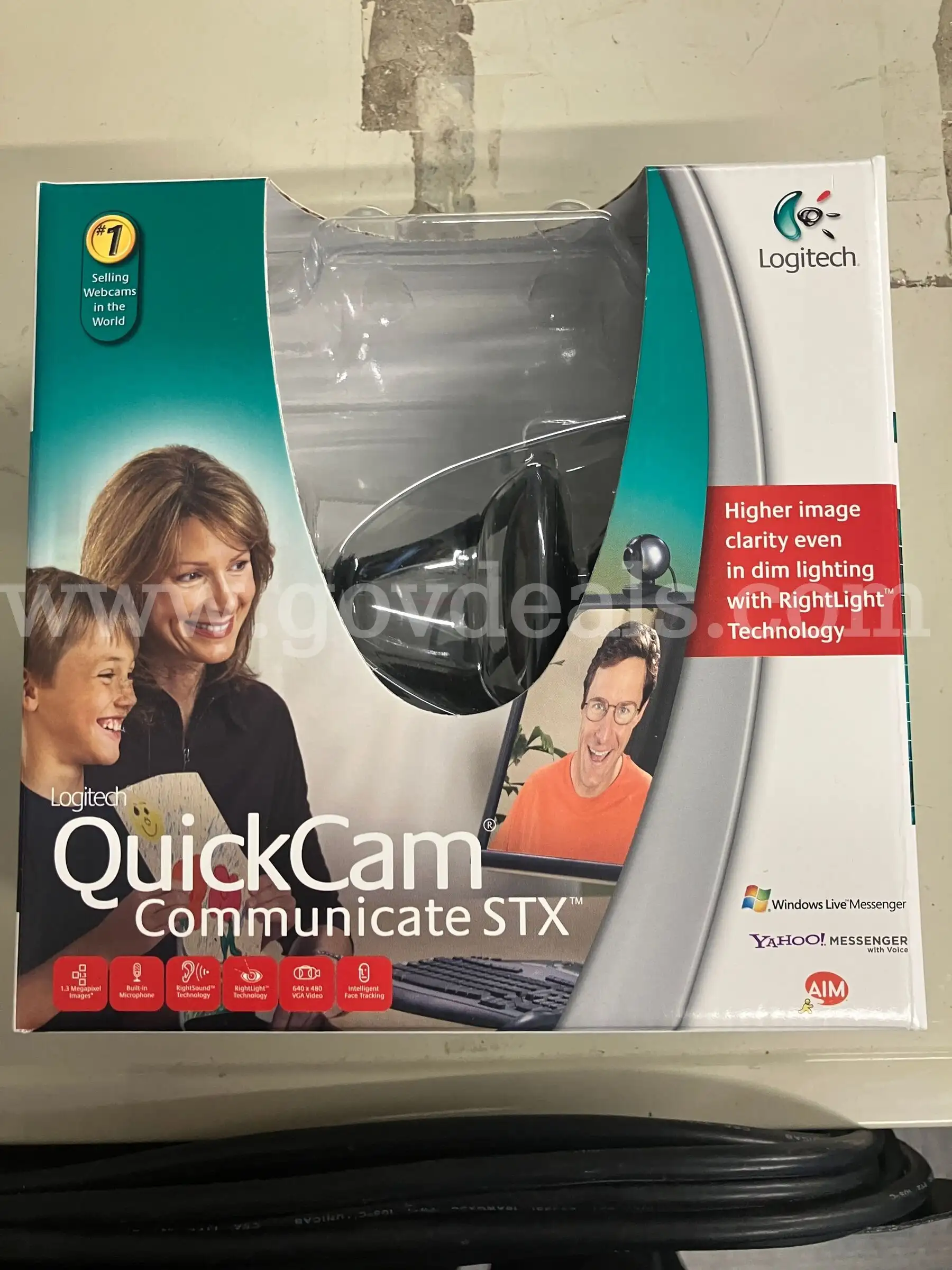 Logitech QuickCam Communicate STX USB Webcam (VGA RightLight) CIB Complete in Box