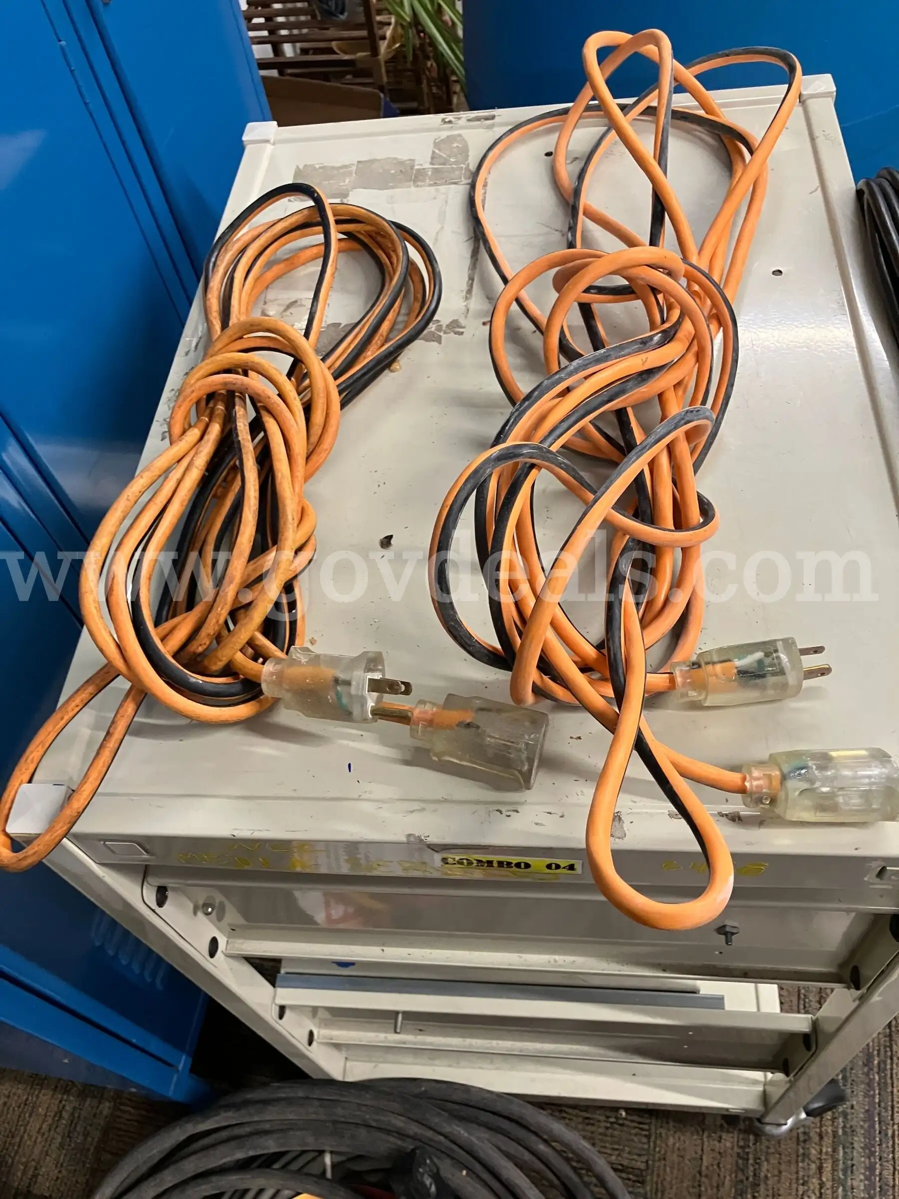 2 Pair of Outdoor Heavy-Duty Extension Cords