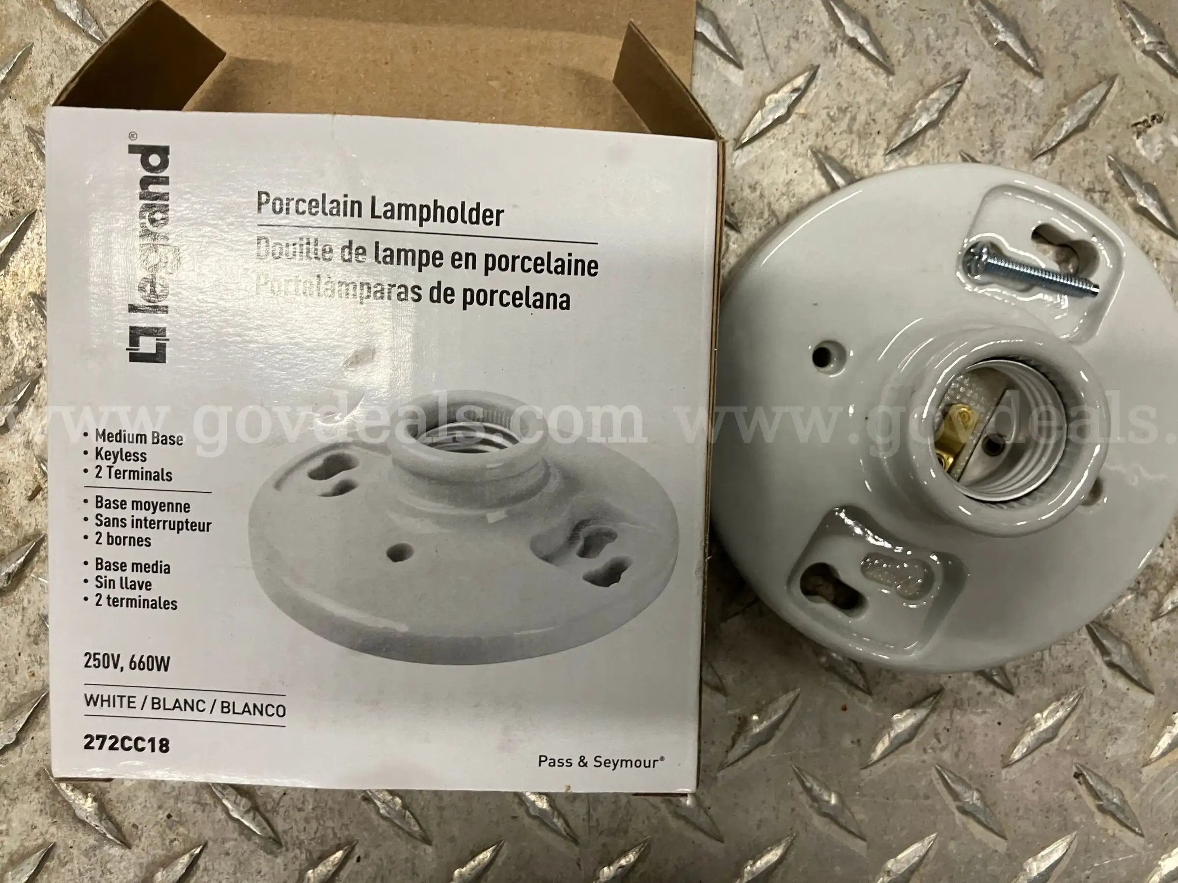 Legrand Pass & Seymour Porcelain Lampholder