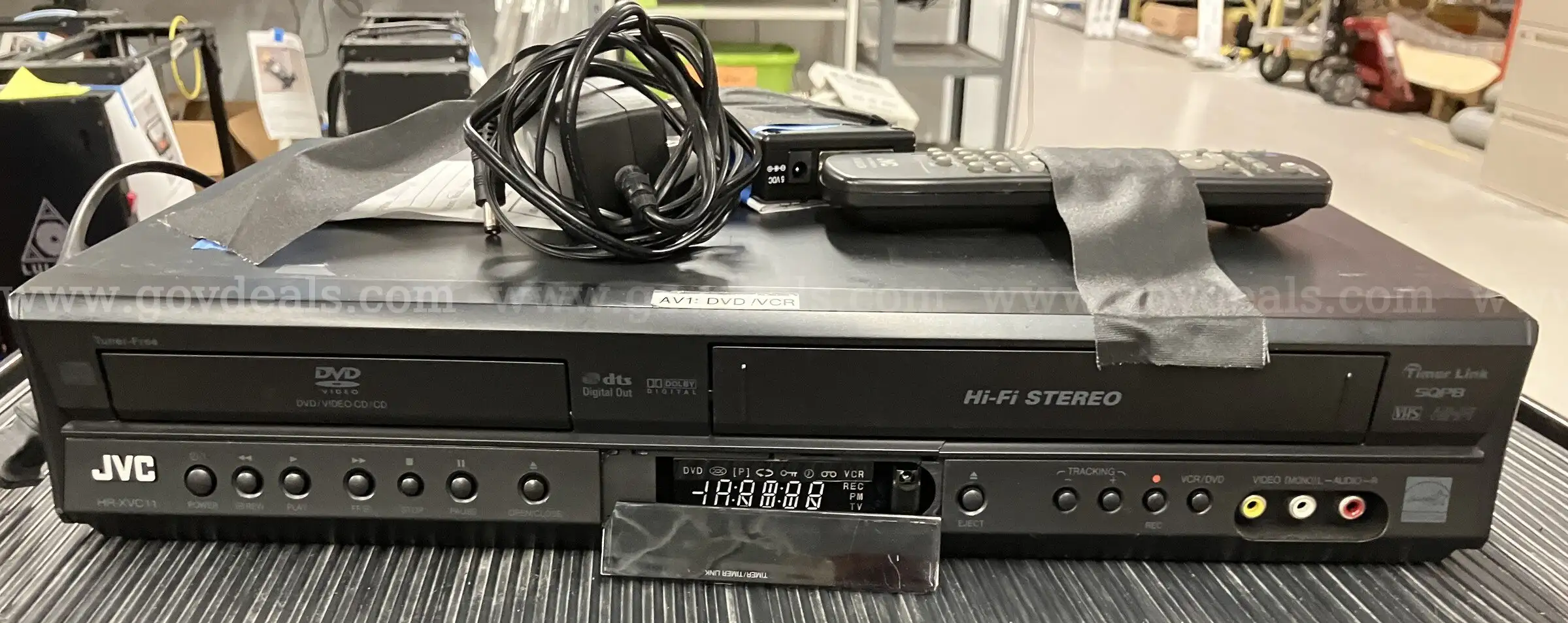 JVC HR-XVC11B Hi-Fi Stereo DVD VCR Combo Player & tvONE AVT-3155A Video Converter Bundle