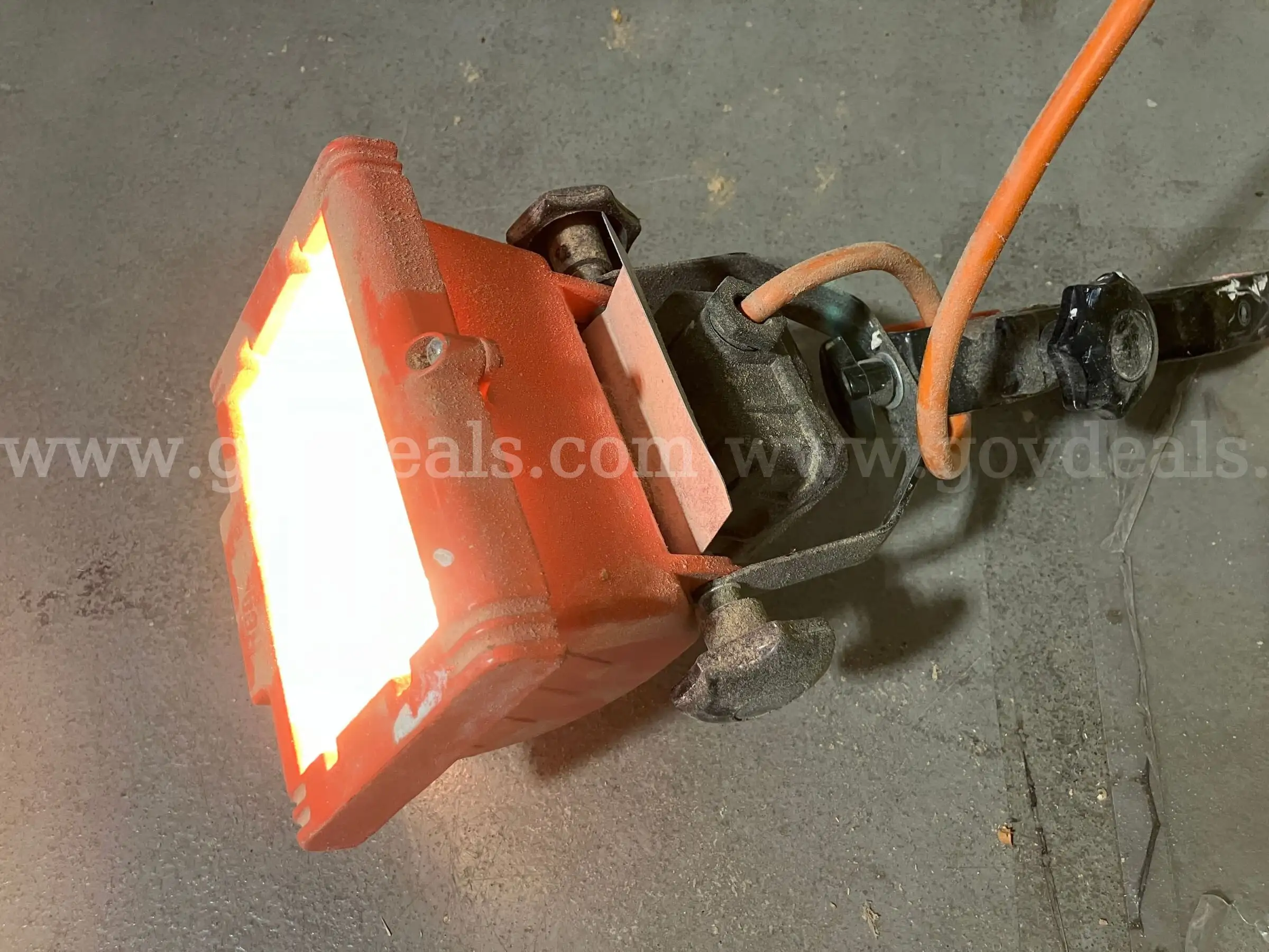 Cooper Lighting 250W Portable Halogen Work Light with Heavy-Duty Clamp (Model WZ250)