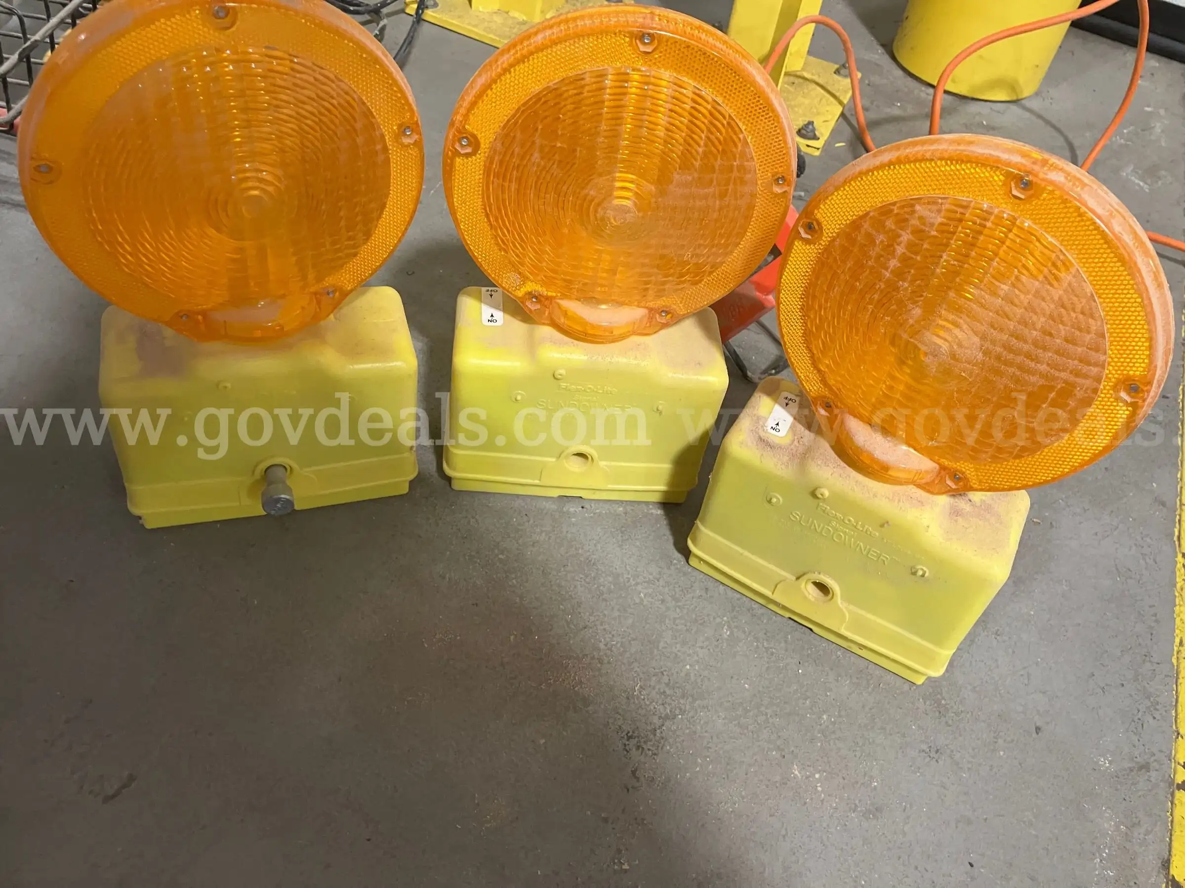 Vintage Flex-O-Lite Signal SUNDOWNER Barricade Lights Lot of 3 Amber Lenses