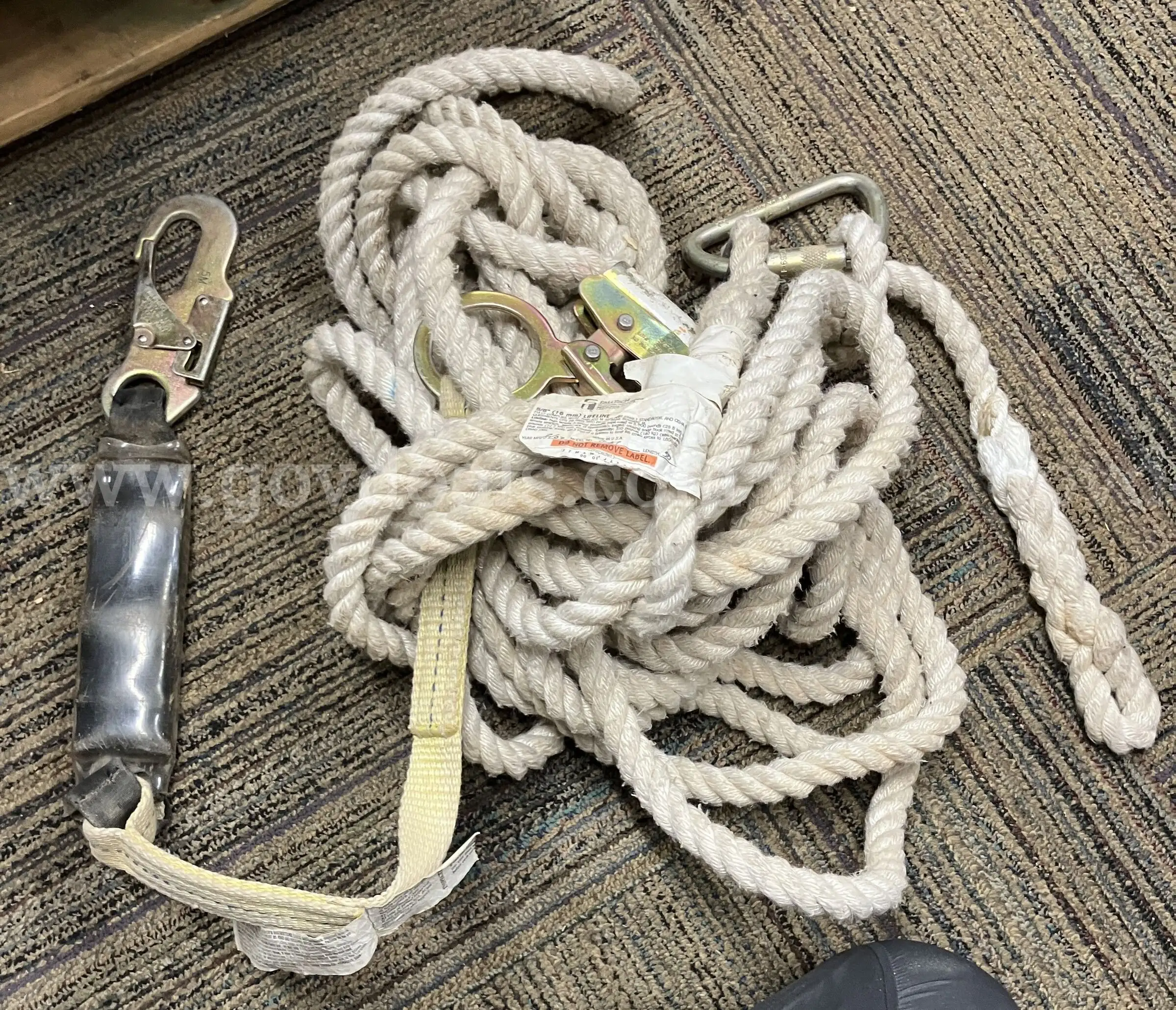 FallTech 50 Vertical Lifeline Kit 5 8 Rope Hinged Rope Grab & Shock Absorbing Lanyard