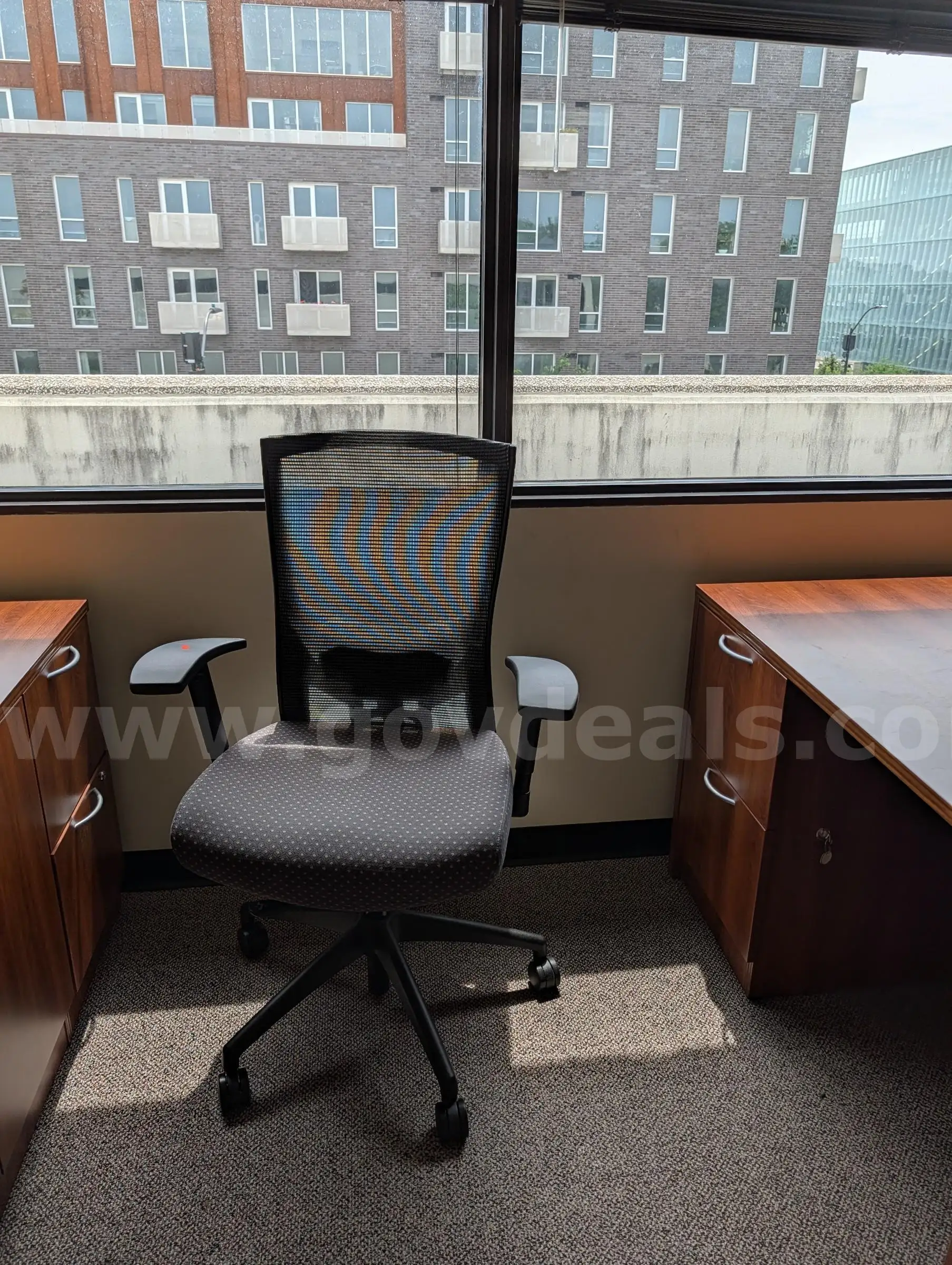 Executive Office Furniture Suite Double-Pedestal Desk Credenza Round Meeting Table Task Chairs & Cor