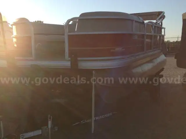 2023 Sun Tracker Mdl 23PB18 Pontoon Boat with Trailer