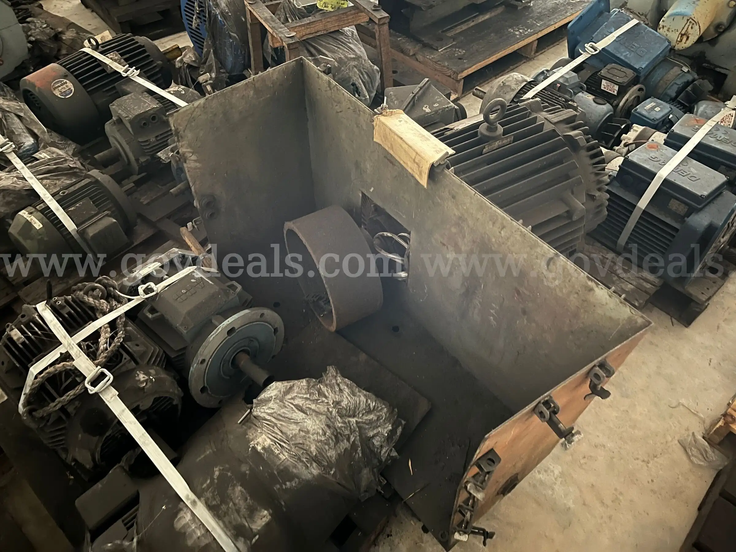 One lot of assorted electric motors