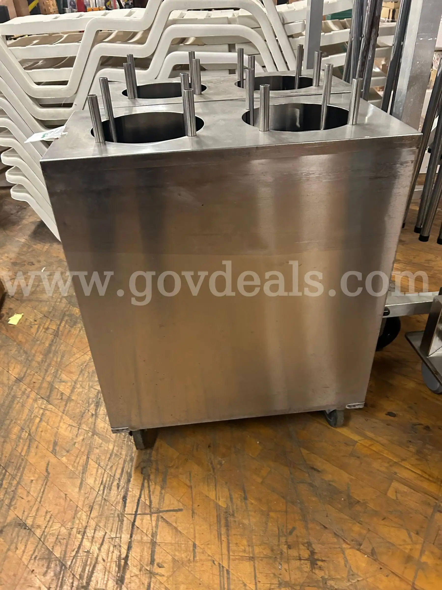 PLATE HOLDERS METAL (W WHEELS) X2