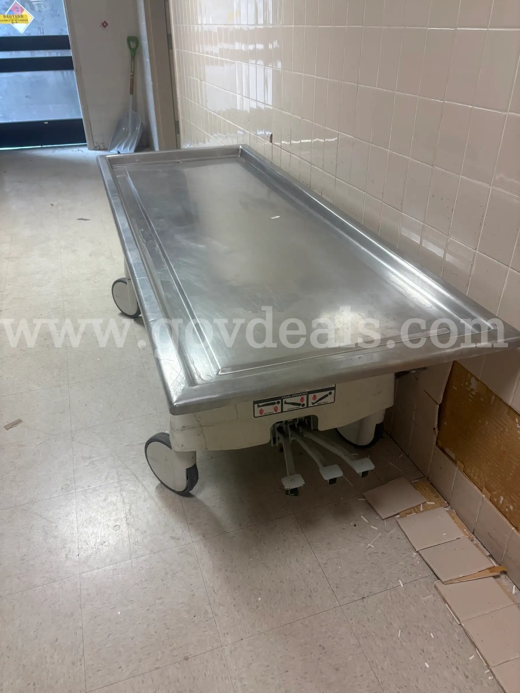 Stainless Steel Mortuary Autopsy Table (Hydraulic Lift)