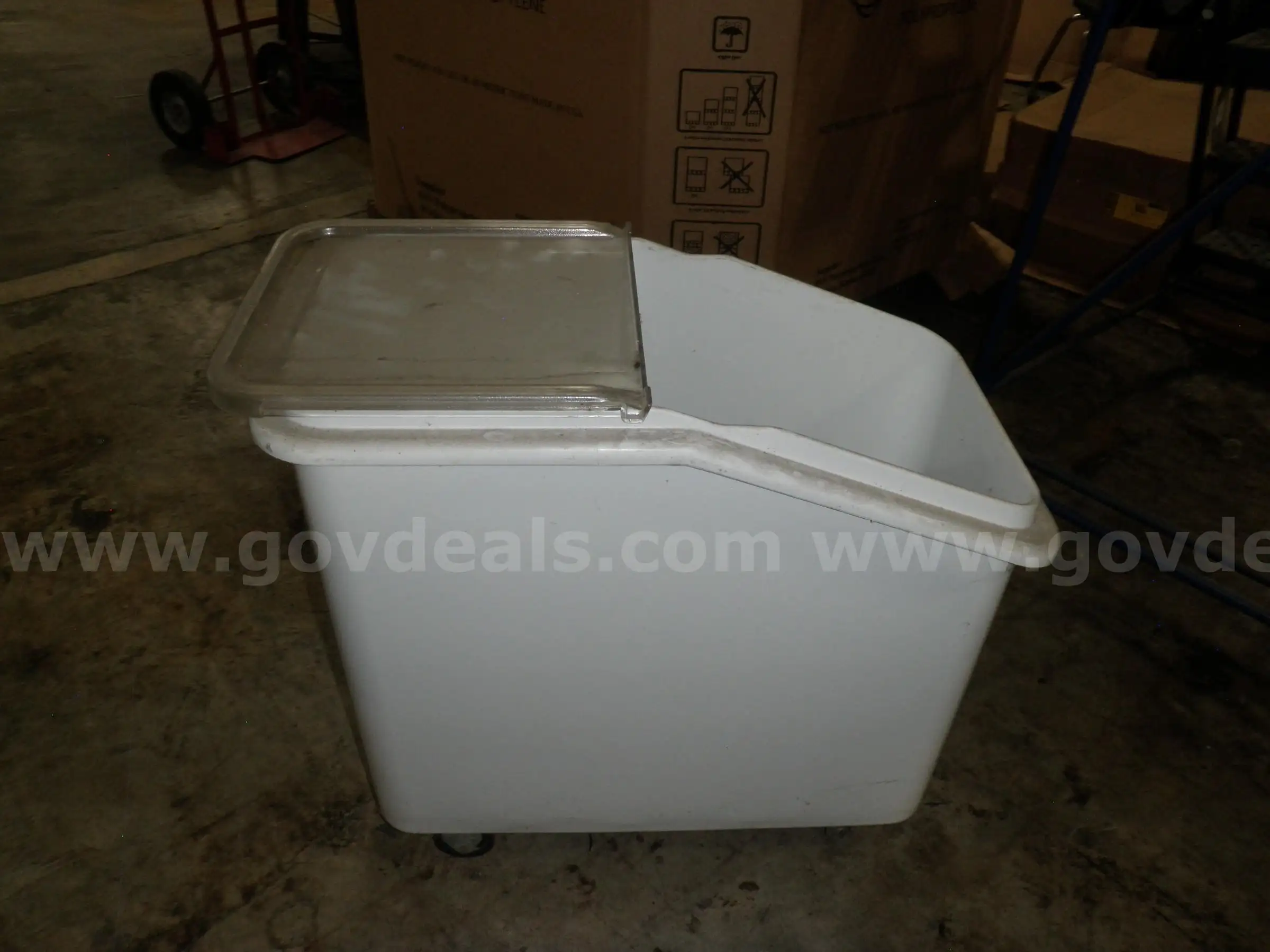 Storage bins