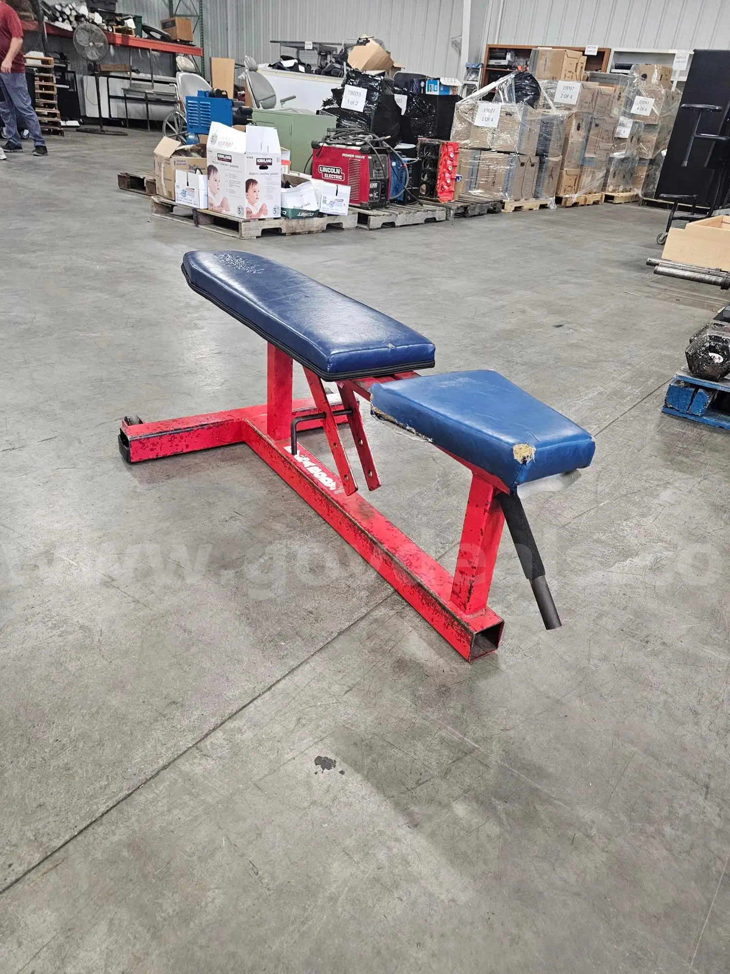 ADJUSTABLE WEIGHT BENCH