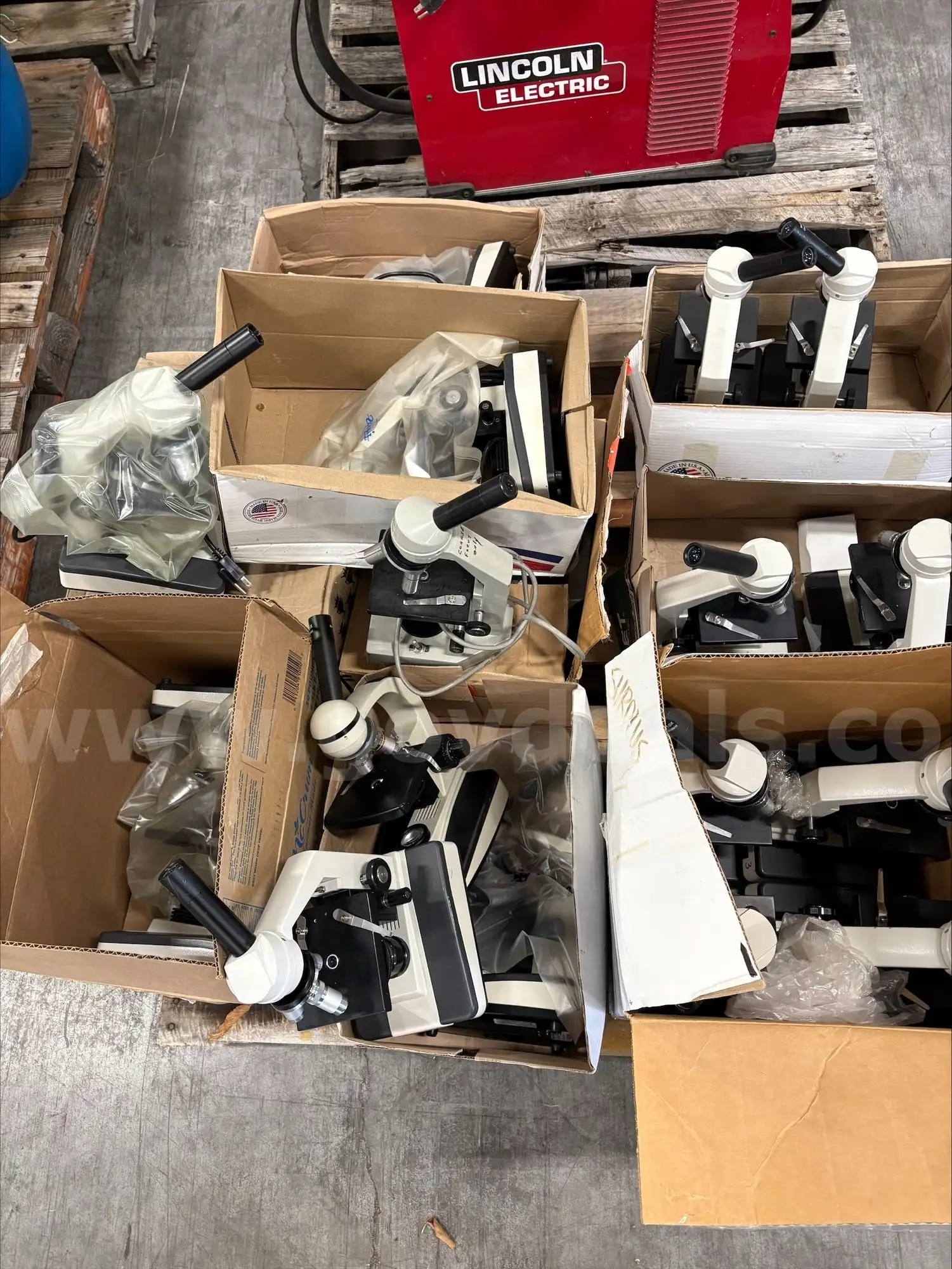 MICROSCOPES ASSORTED SIZES AND STYLES (APPROXIMATELY 20 ) (FOR PARTS OR REPAIR)