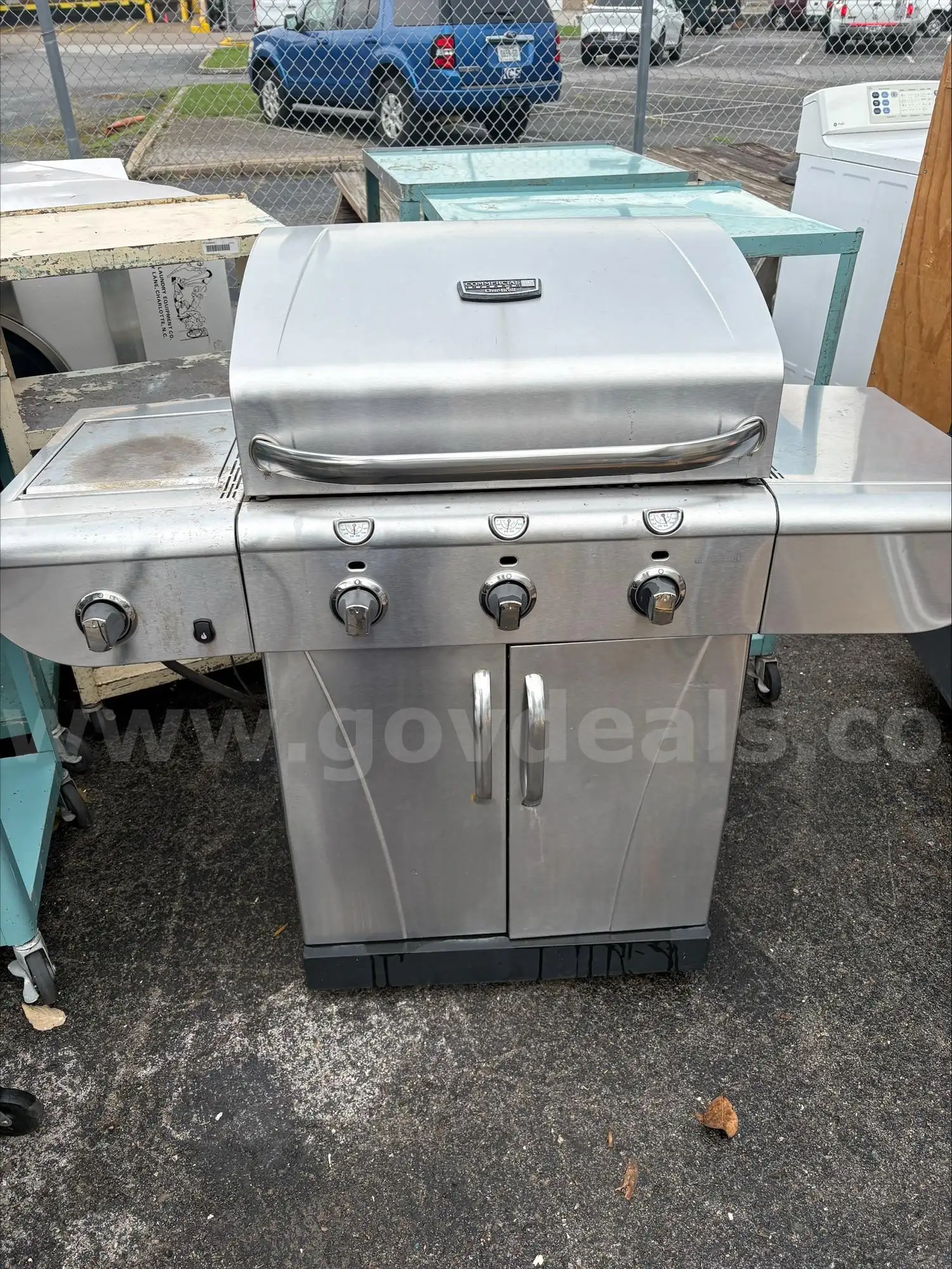 CHAR-BROIL GRILL (NO PROPANE TANK) (WORKING CONDITION IS UNKNOWN)