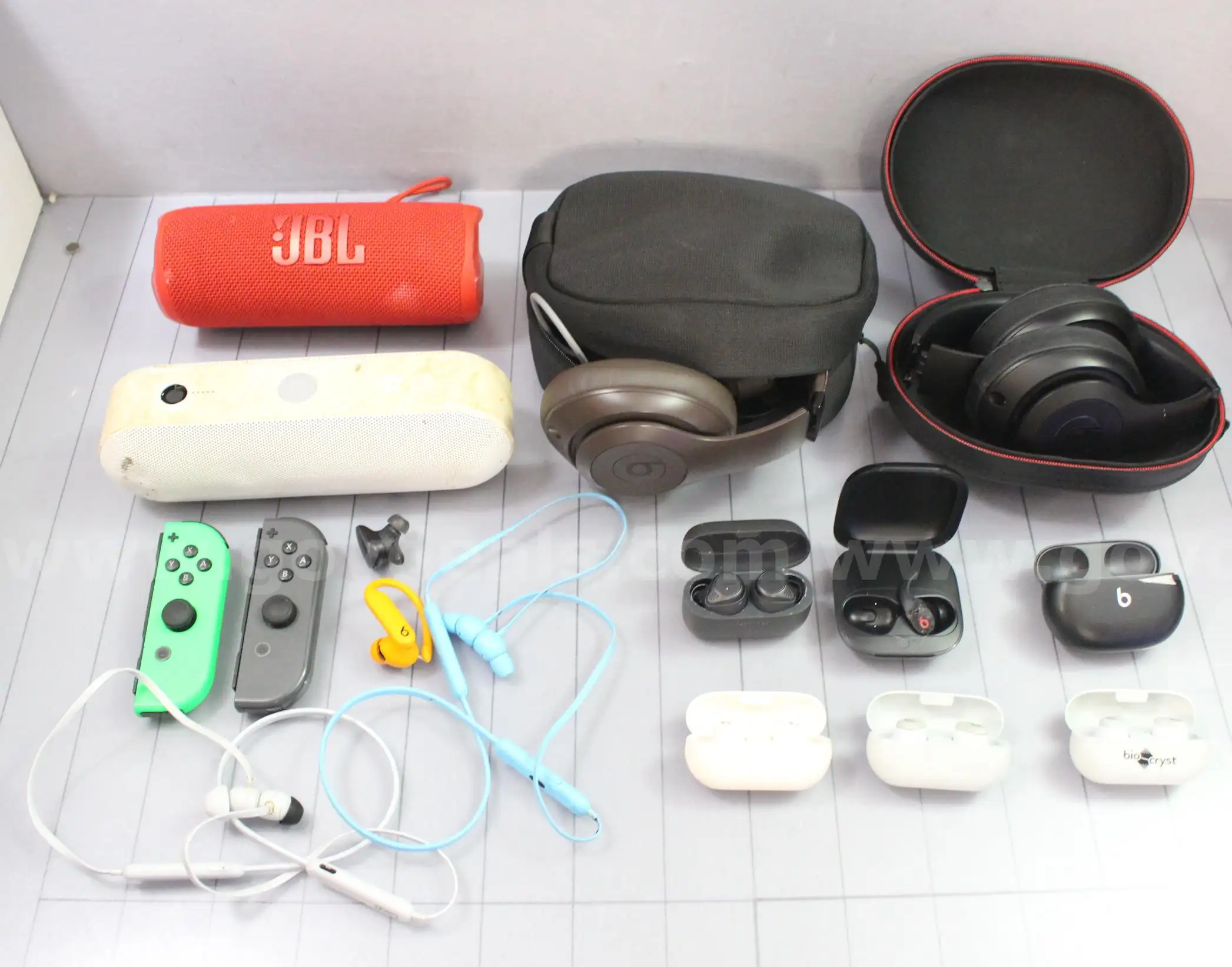 Approximately 6 lbs. of Brand-name Electronics #35744