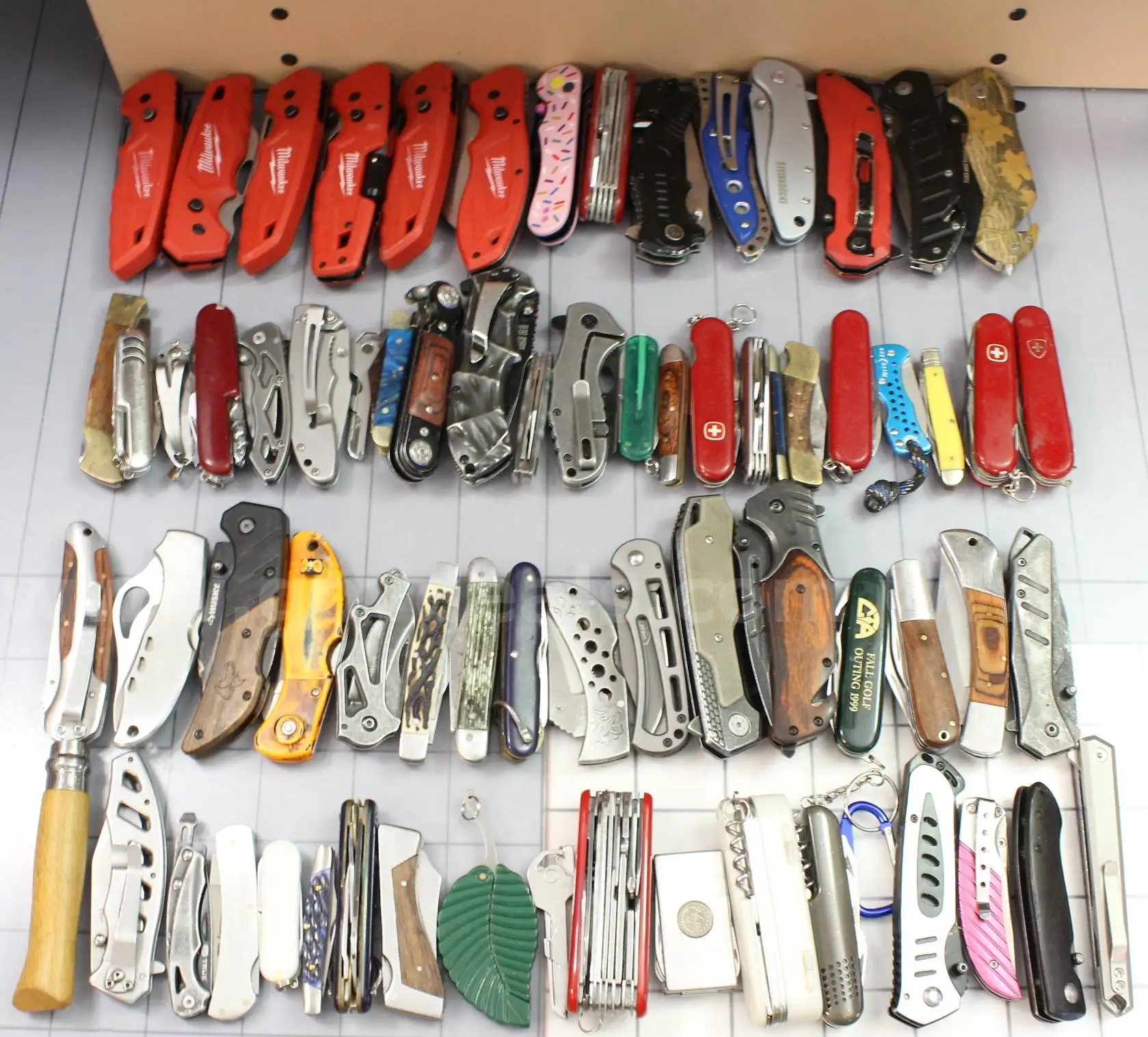 Approximately 12 lbs. of Assorted Knives #36219